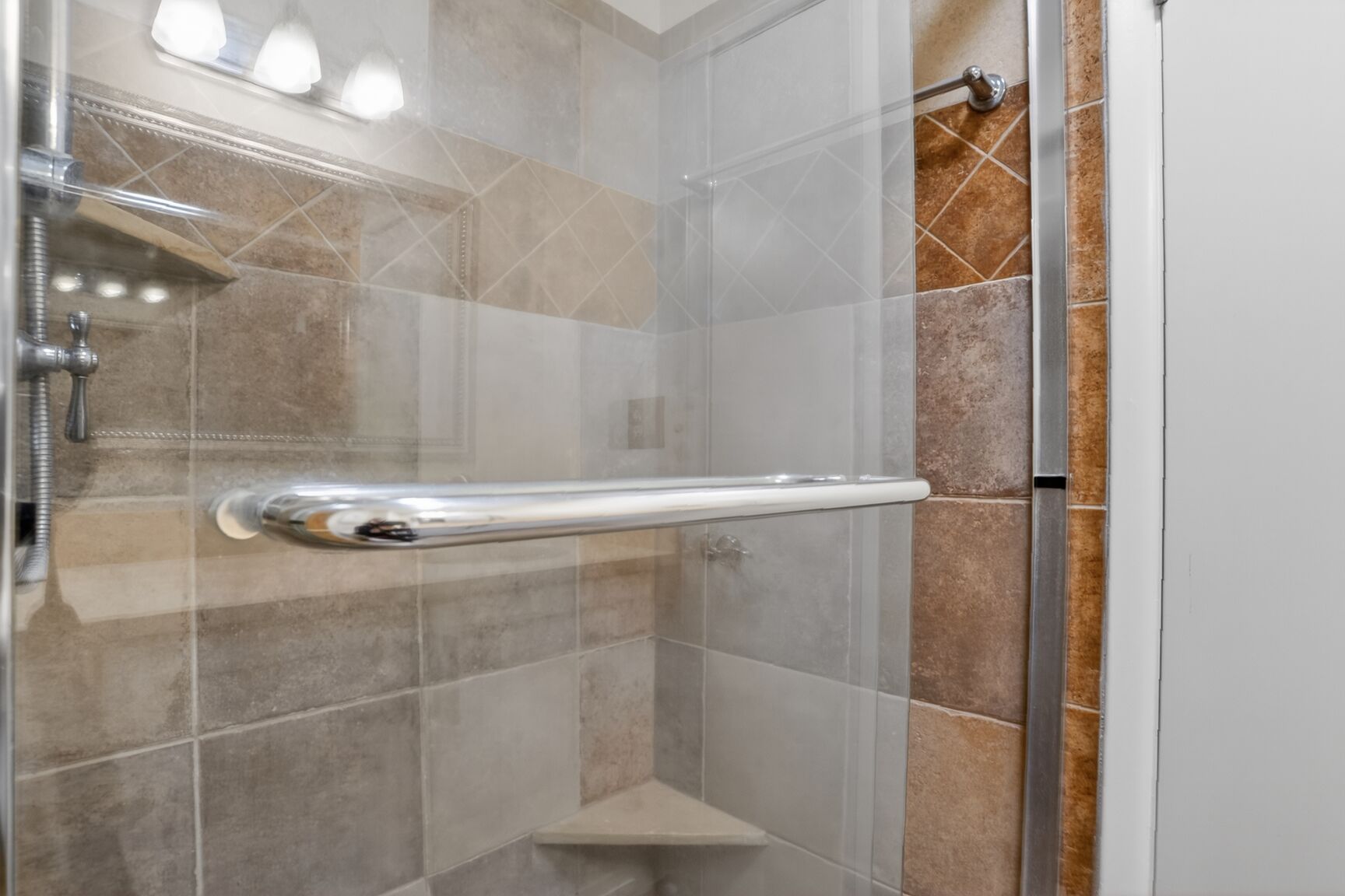 Shorewood 505 | Photo 20