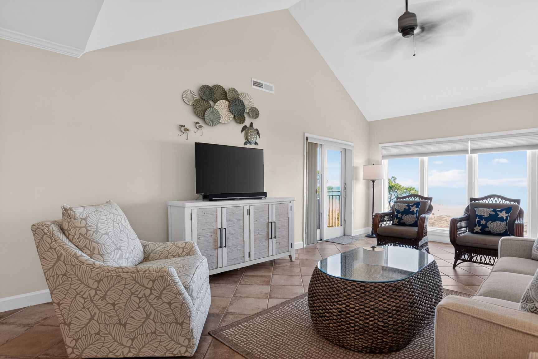 Shorewood 505 | Photo 2
