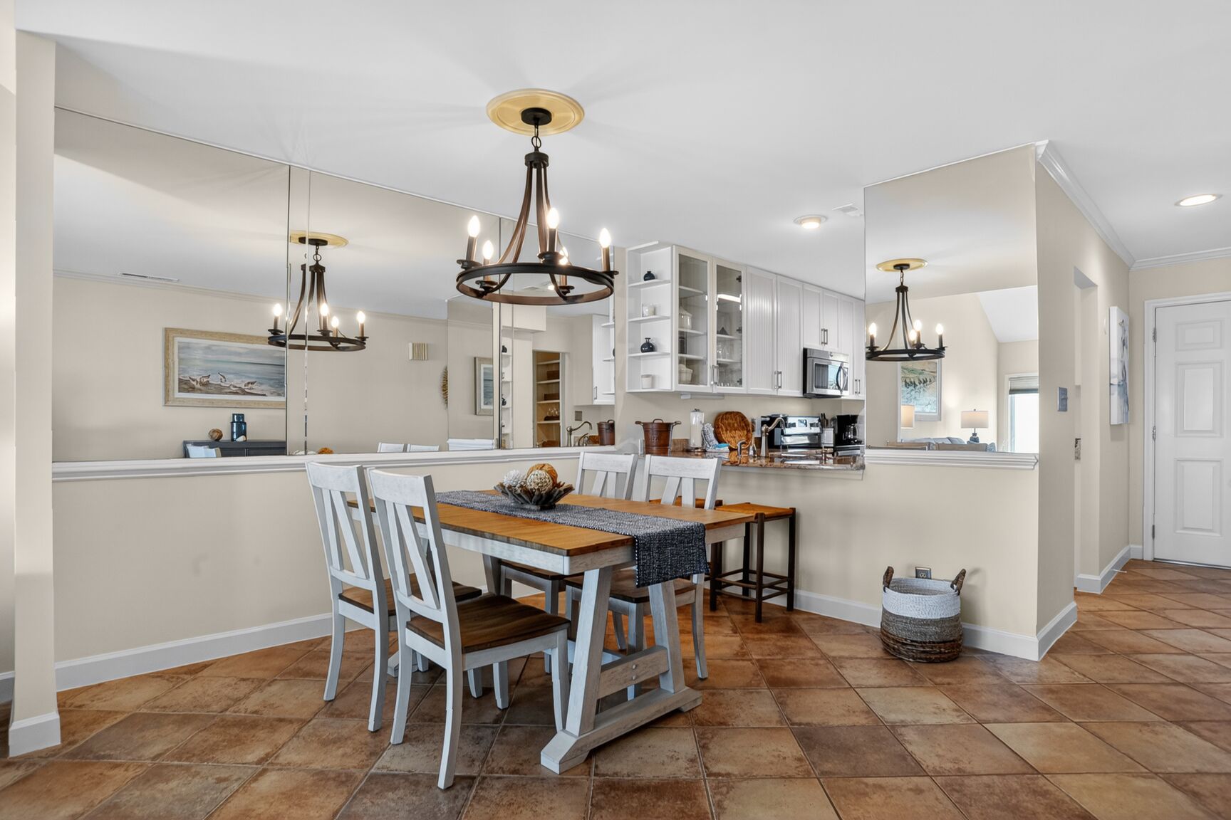Shorewood 505 | Photo 6