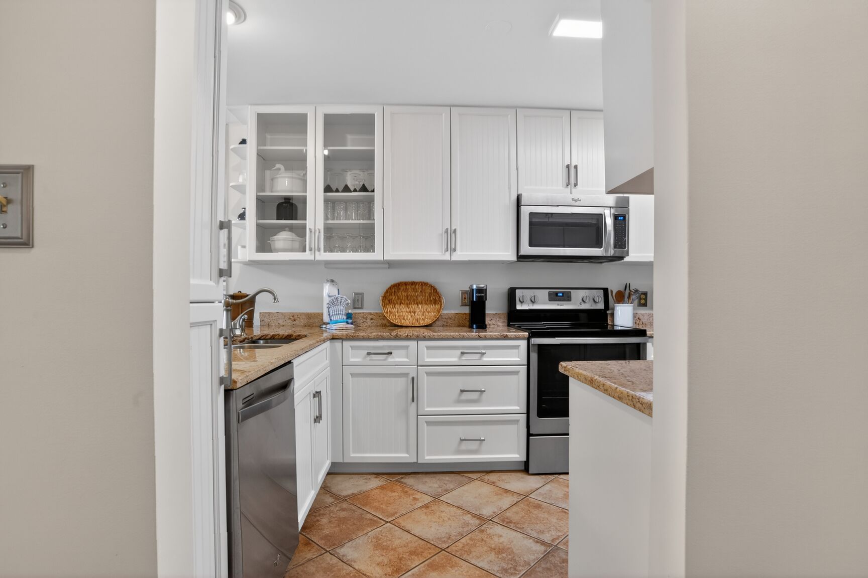 Shorewood 505 | Photo 10