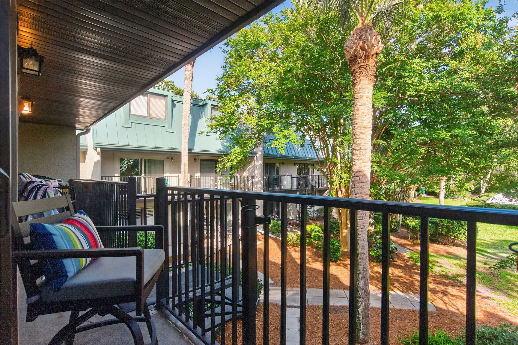Surf Court 56 | Photo 1