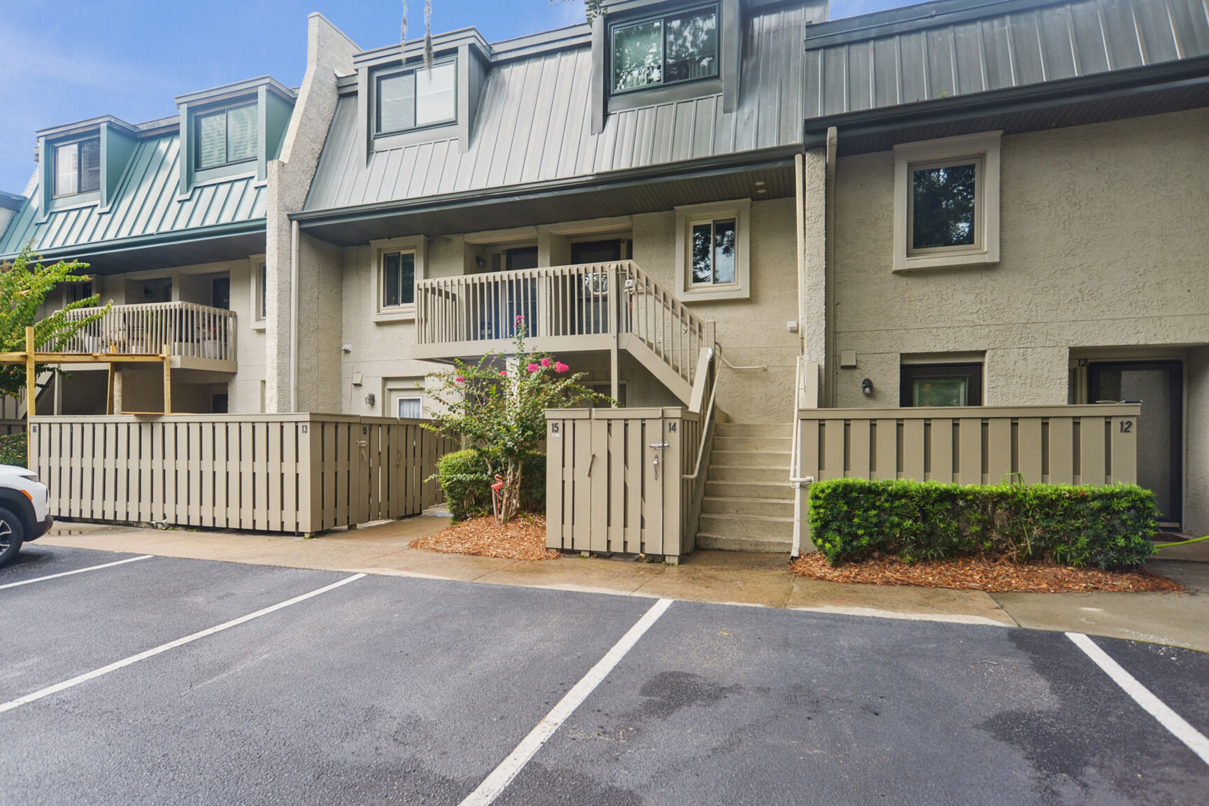 Surf Court 14 | Photo 25