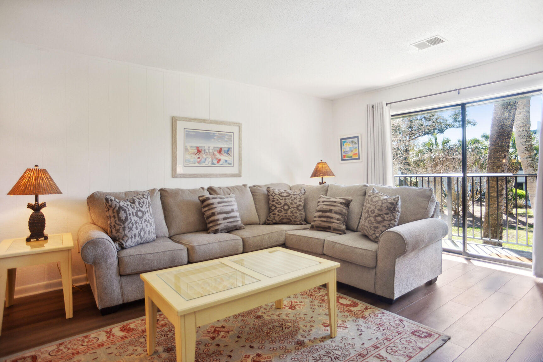 Surf Court 81 | Photo 1