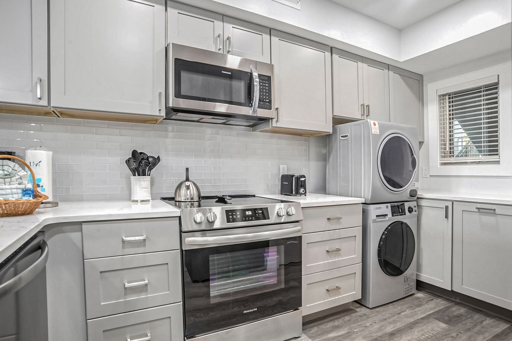 Shorewood 332 | Photo 9