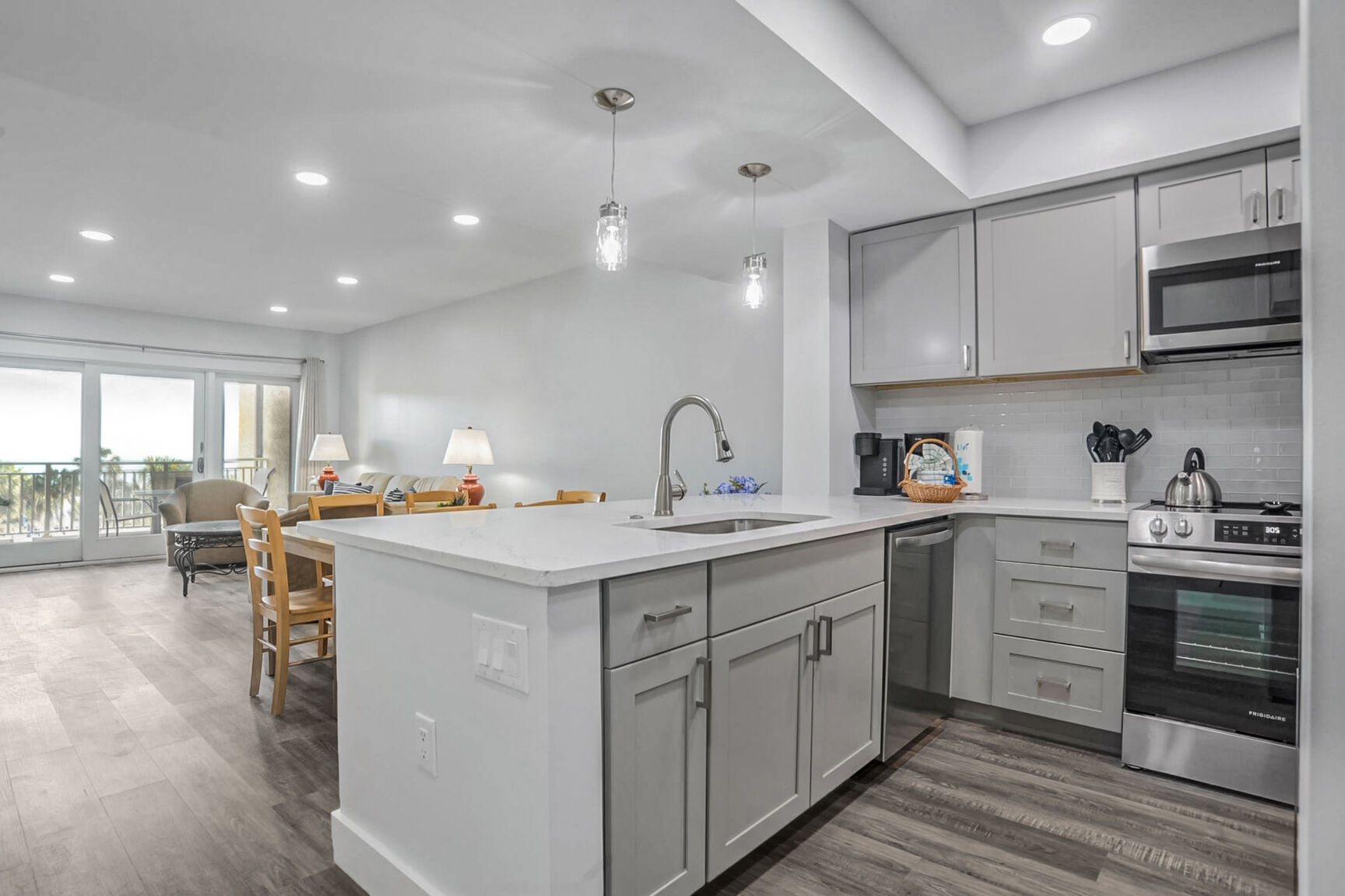 Shorewood 332 | Photo 7