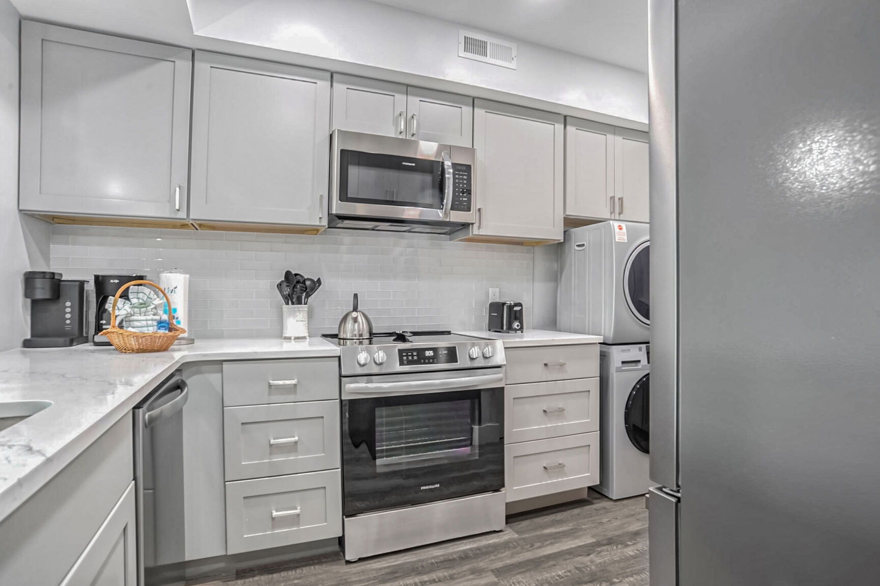 Shorewood 332 | Photo 8
