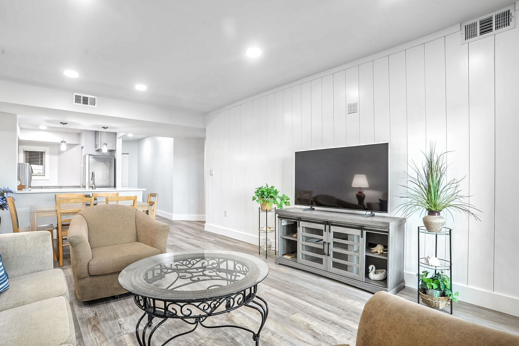 Shorewood 332 | Photo 2