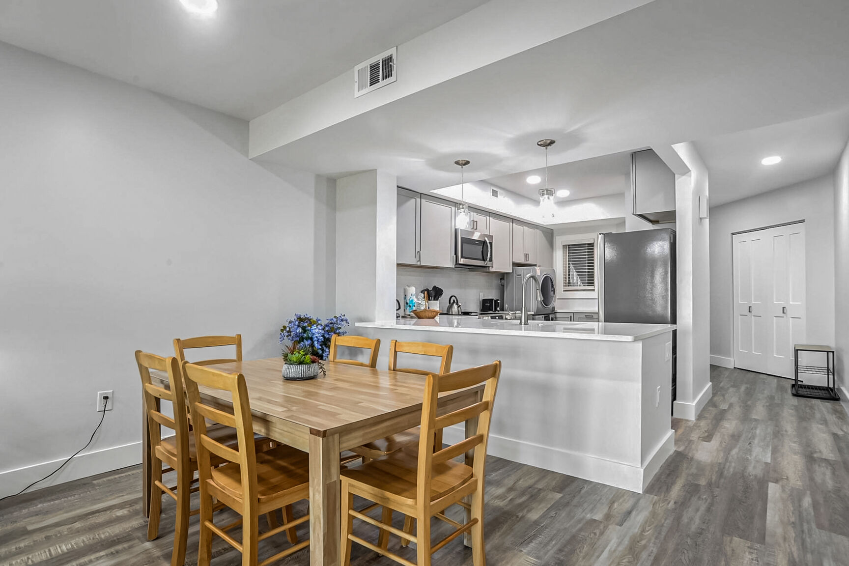 Shorewood 332 | Photo 6