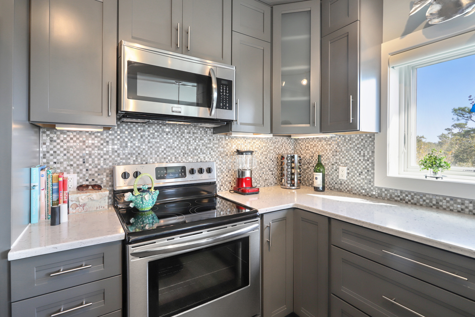 Stove/Oven/Microwave Hood