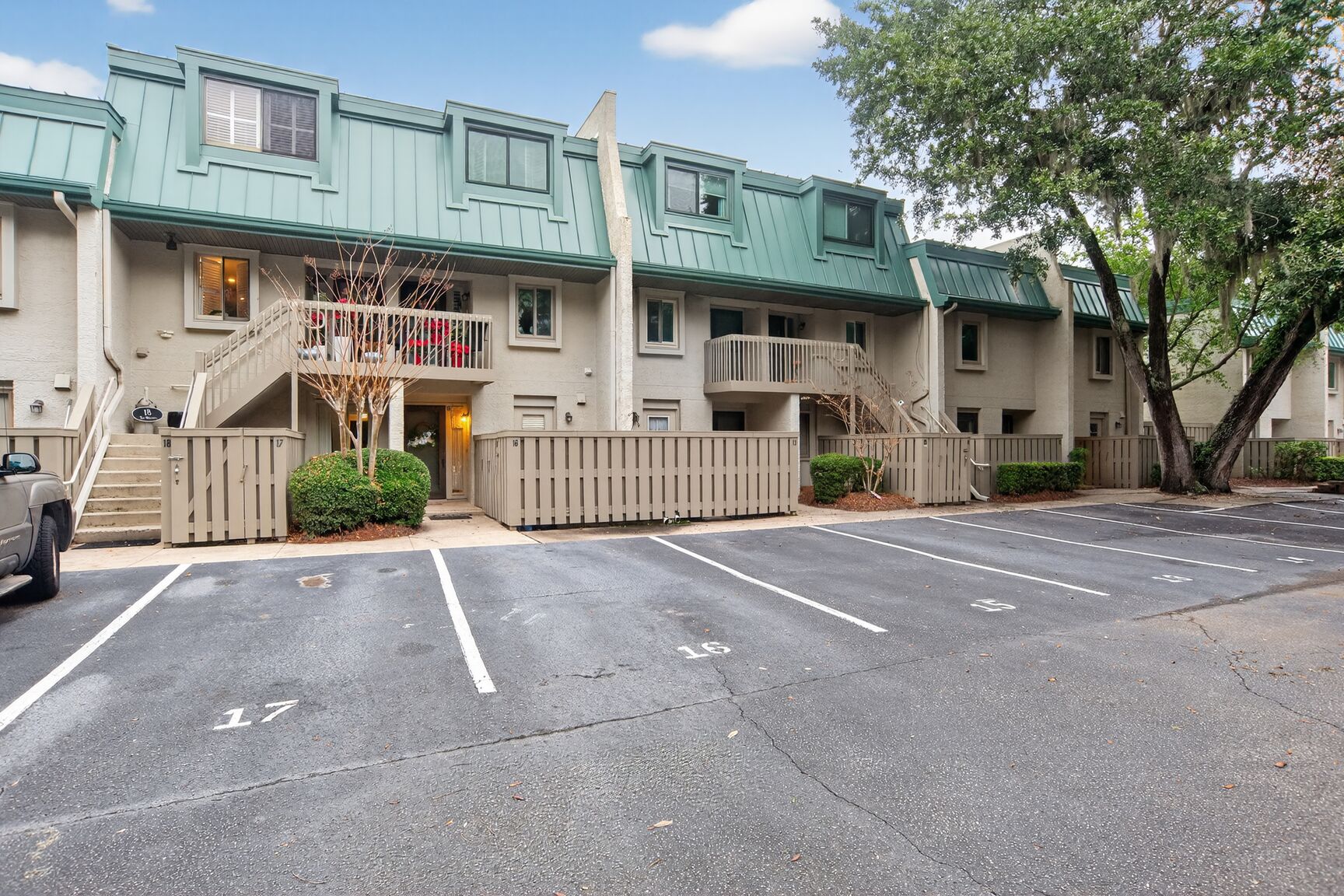 Surf Court 16 | Photo 34