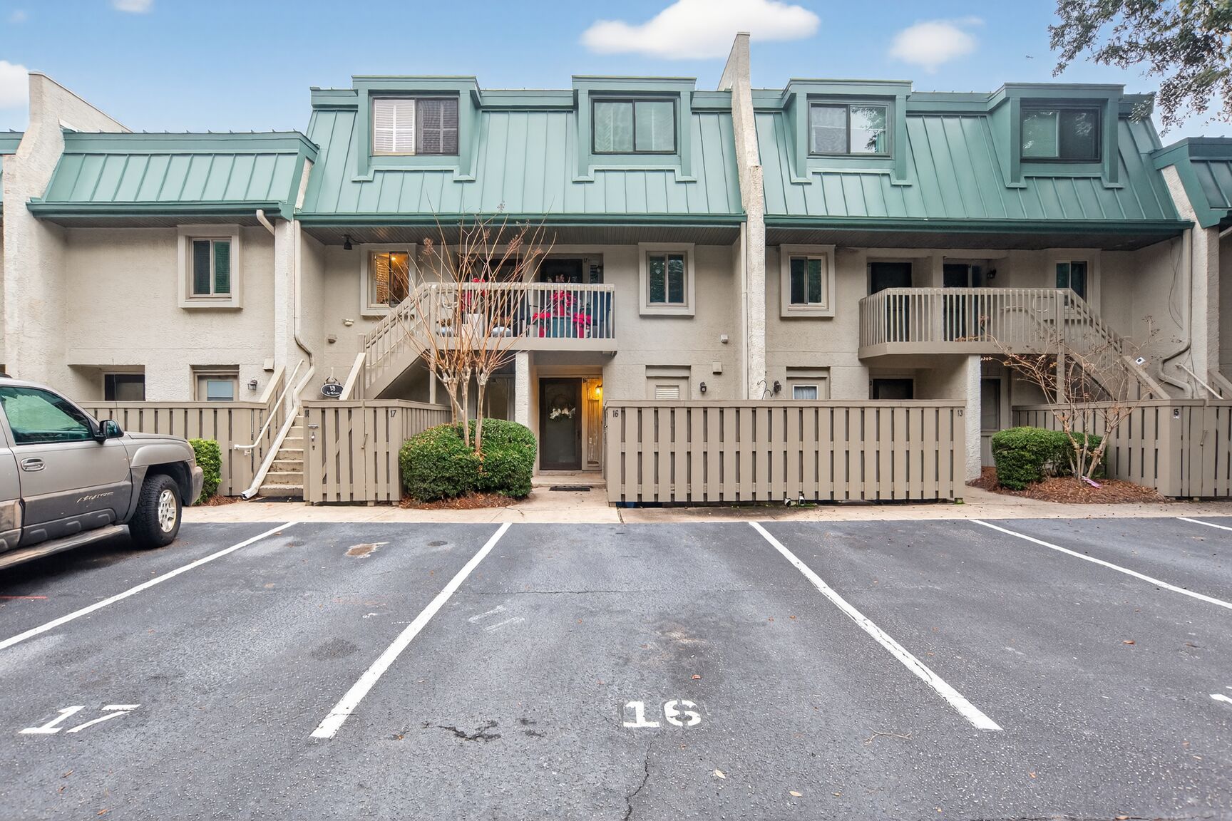 Surf Court 16