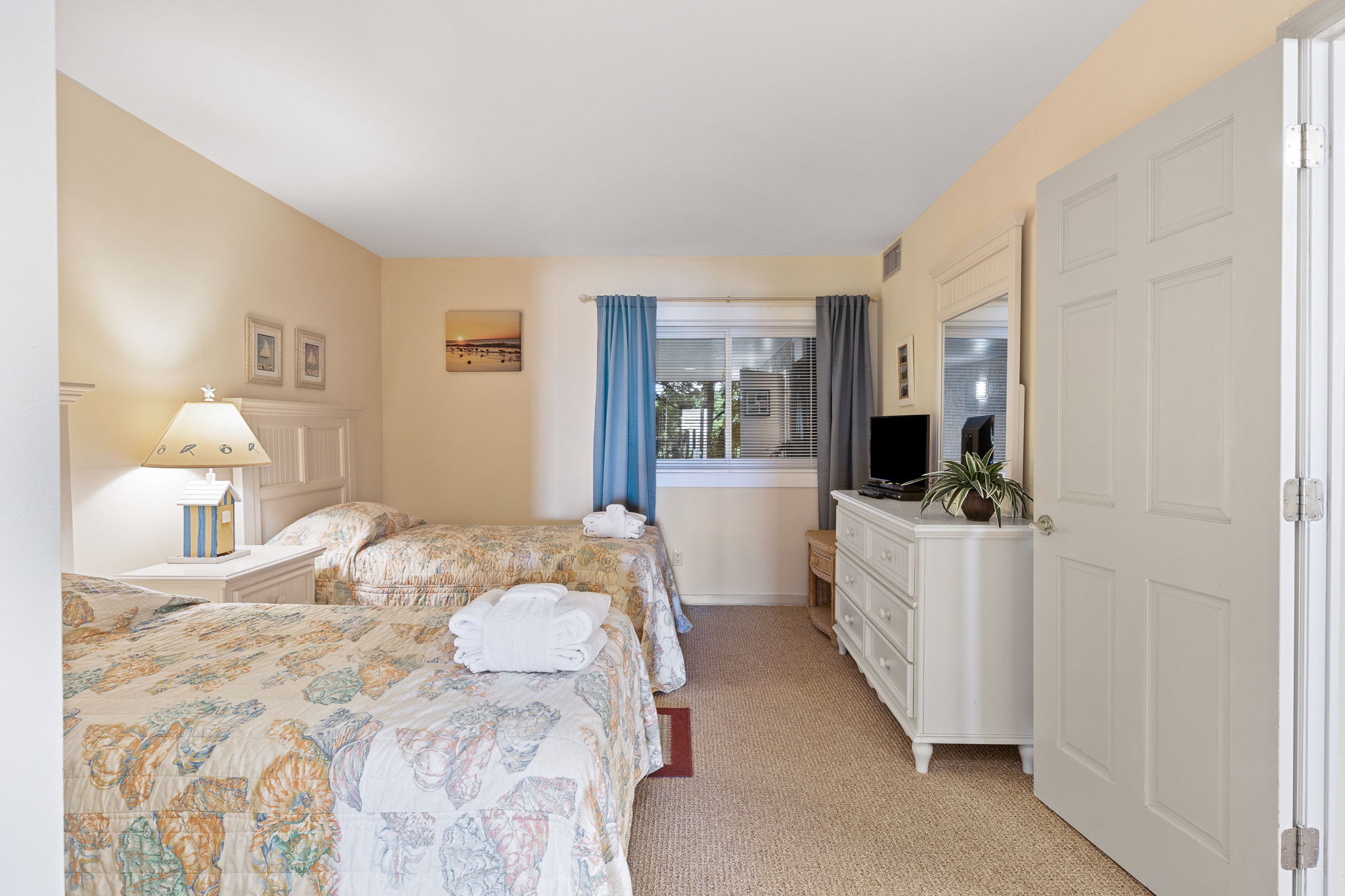 Bedroom 2 with Twin beds & Private Bath