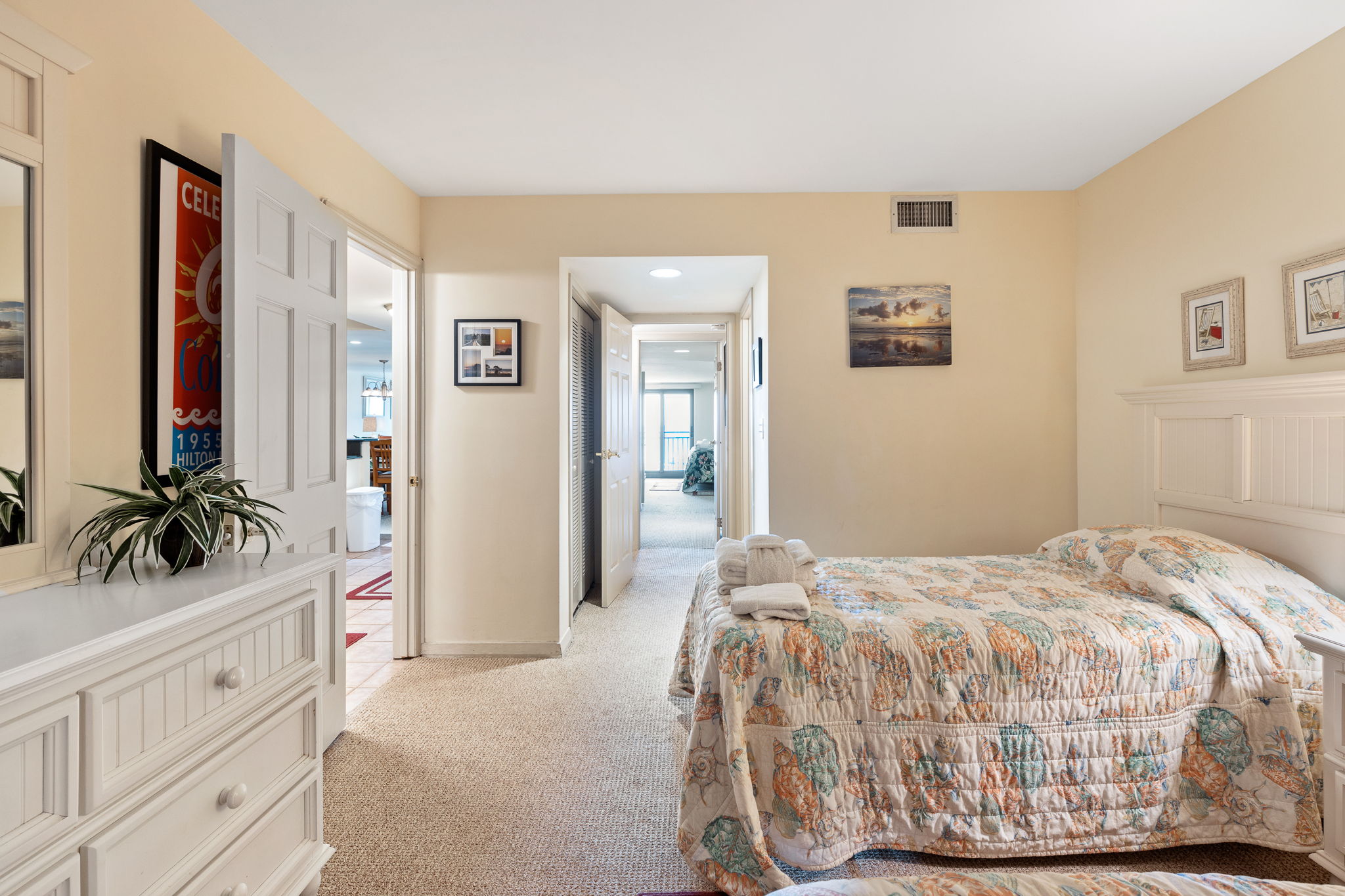 Bedroom 2 with Twin beds & Private Bath