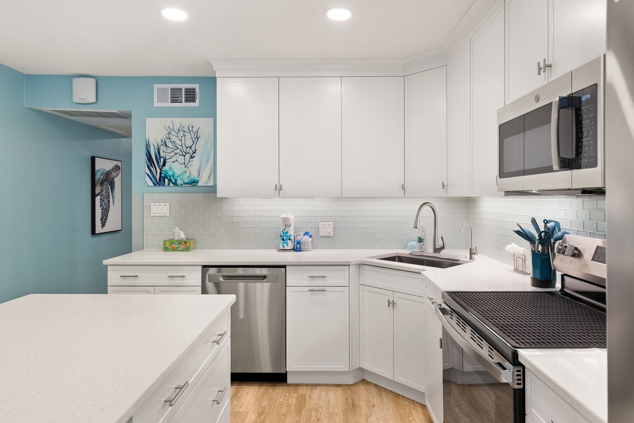 Full Kitchen with Island