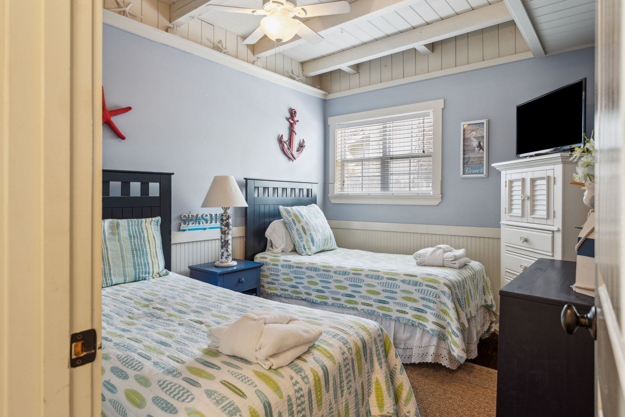 Bedroom 2 with two Twins, Flat Screen TV and Shared Bath