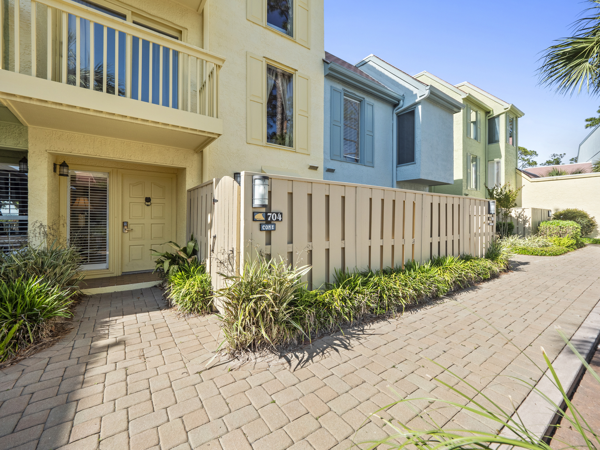 704 Schooner Court