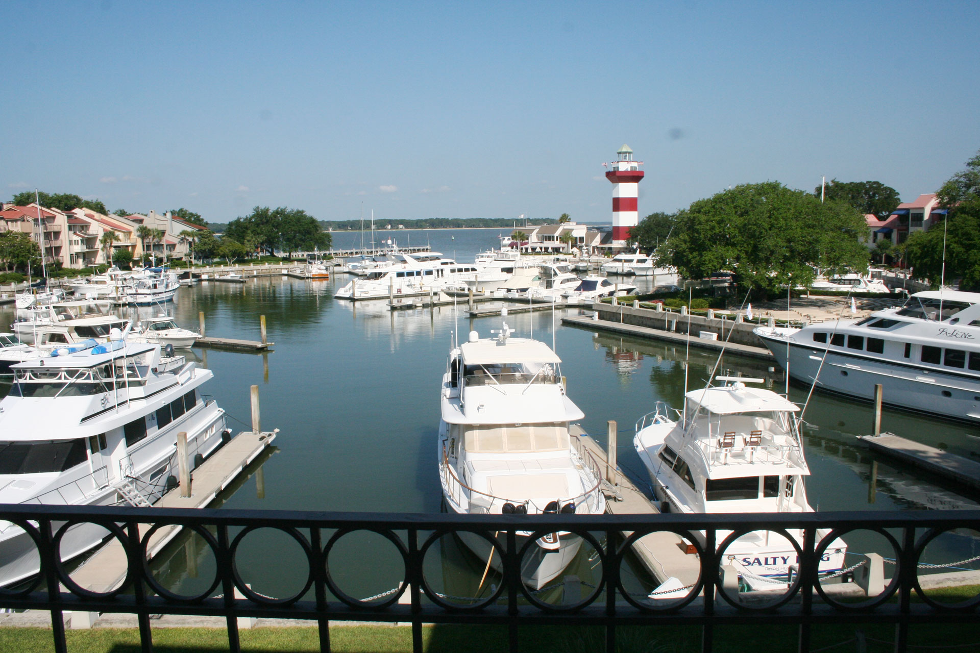 Walk easily to the Harbour Town Marina