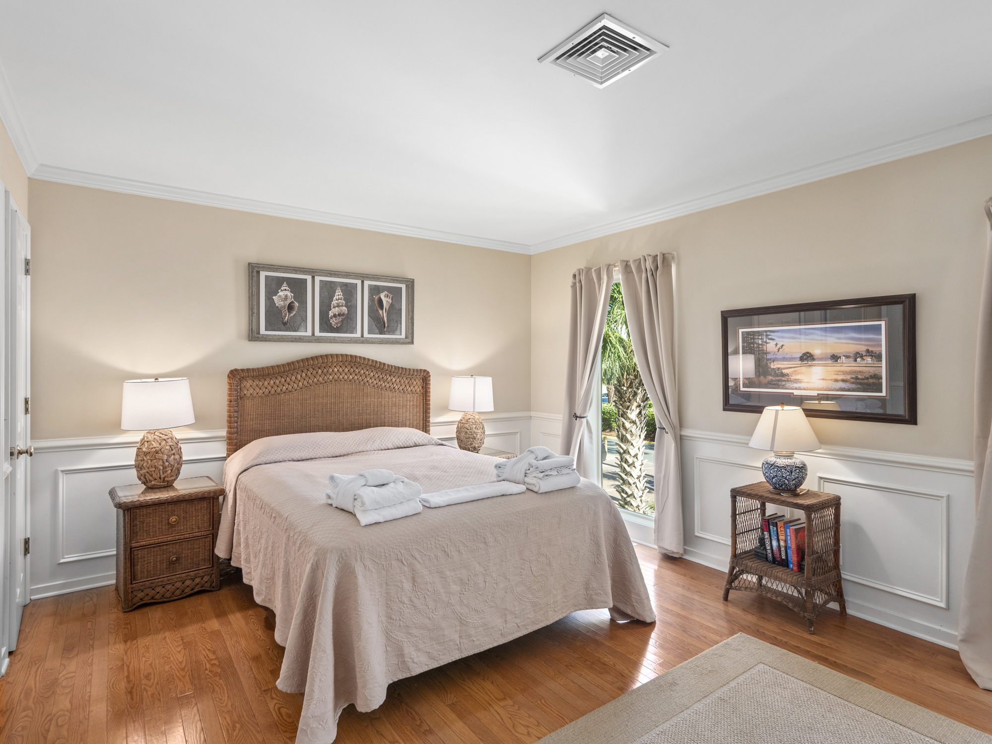 Second floor bedroom with Queen bed and Private Bath