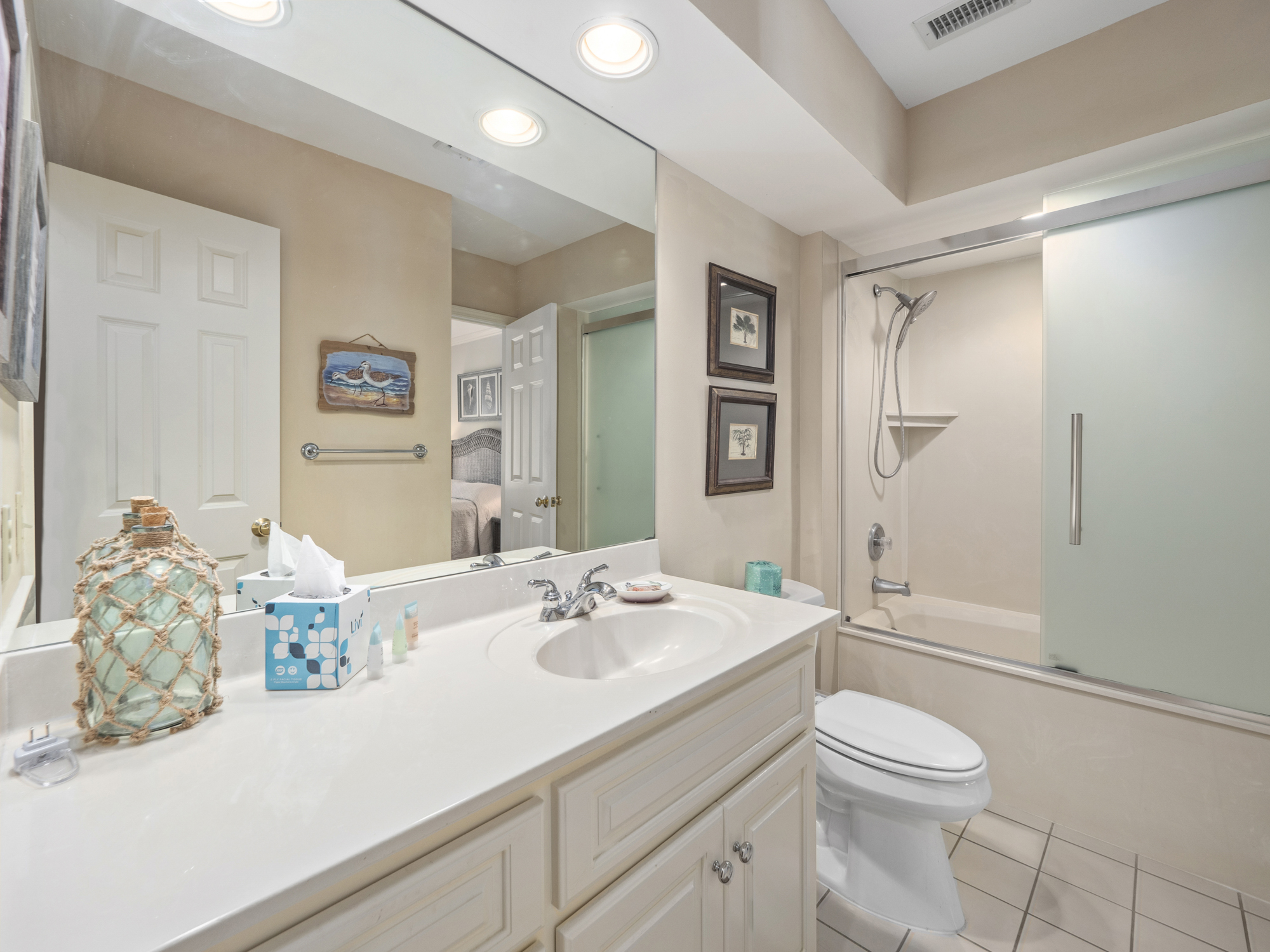 2nd floor Queen Bathroom