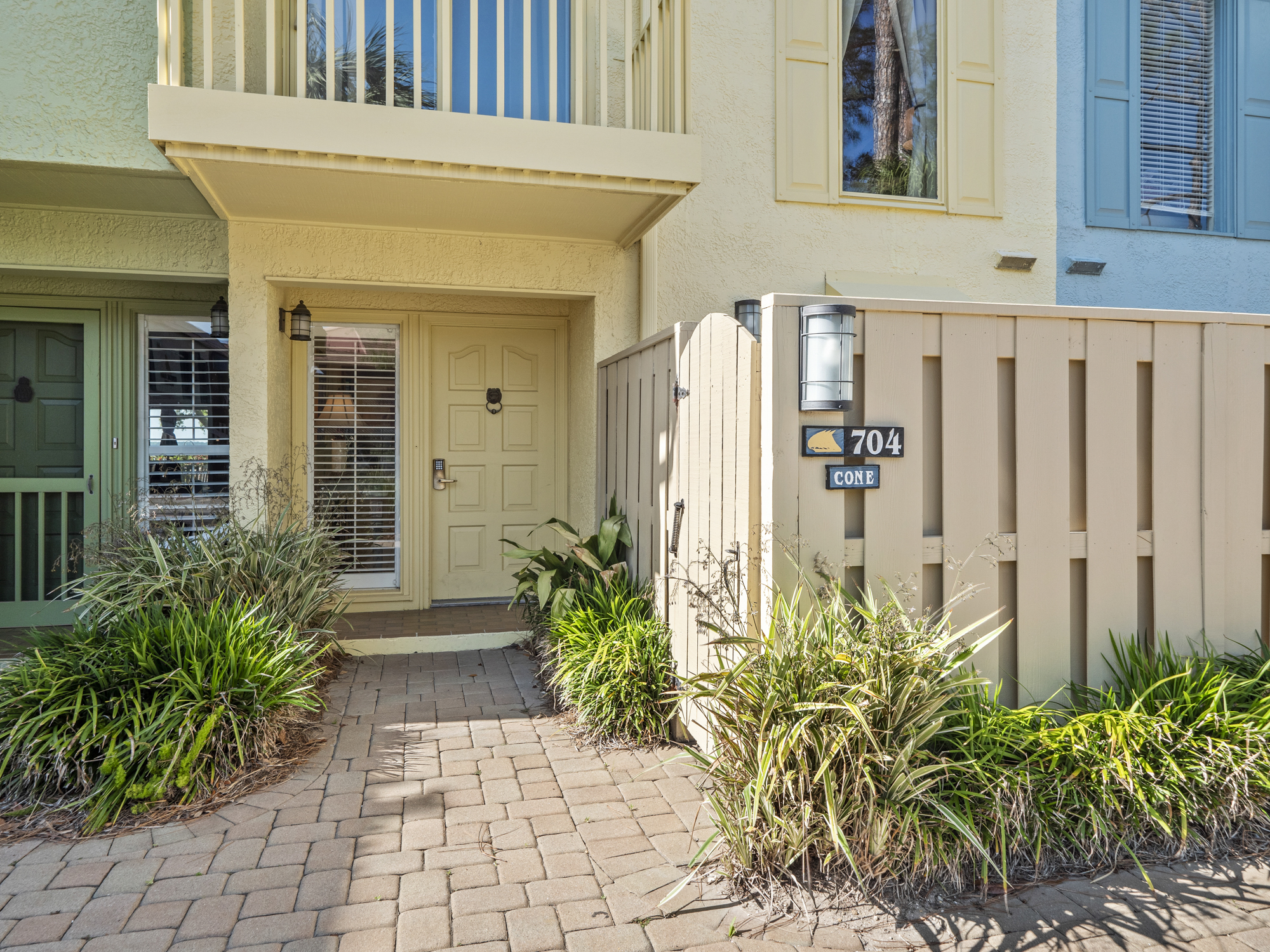 704 Schooner Court