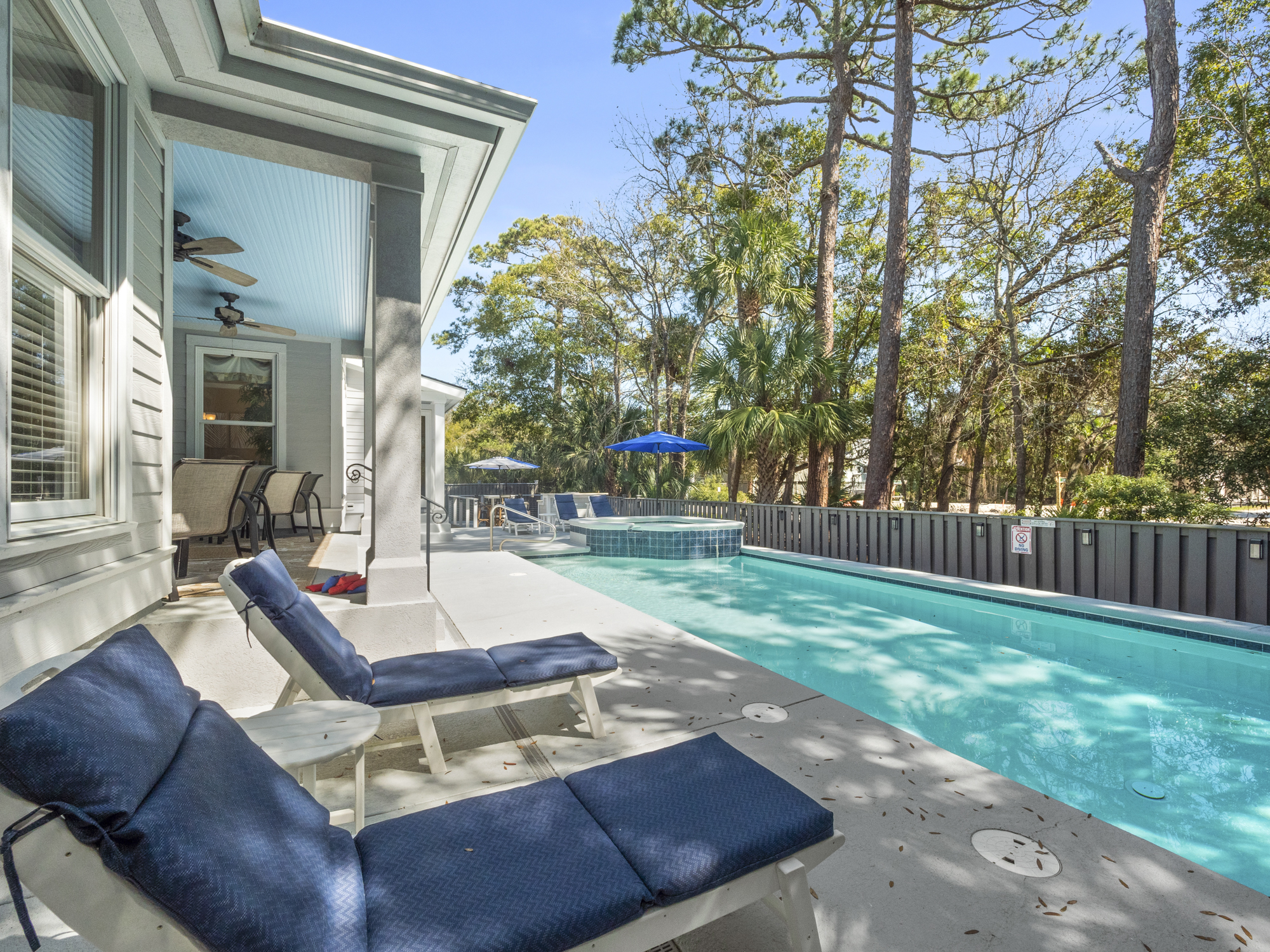 Pool & Hot Tub (can be heated for a fee)