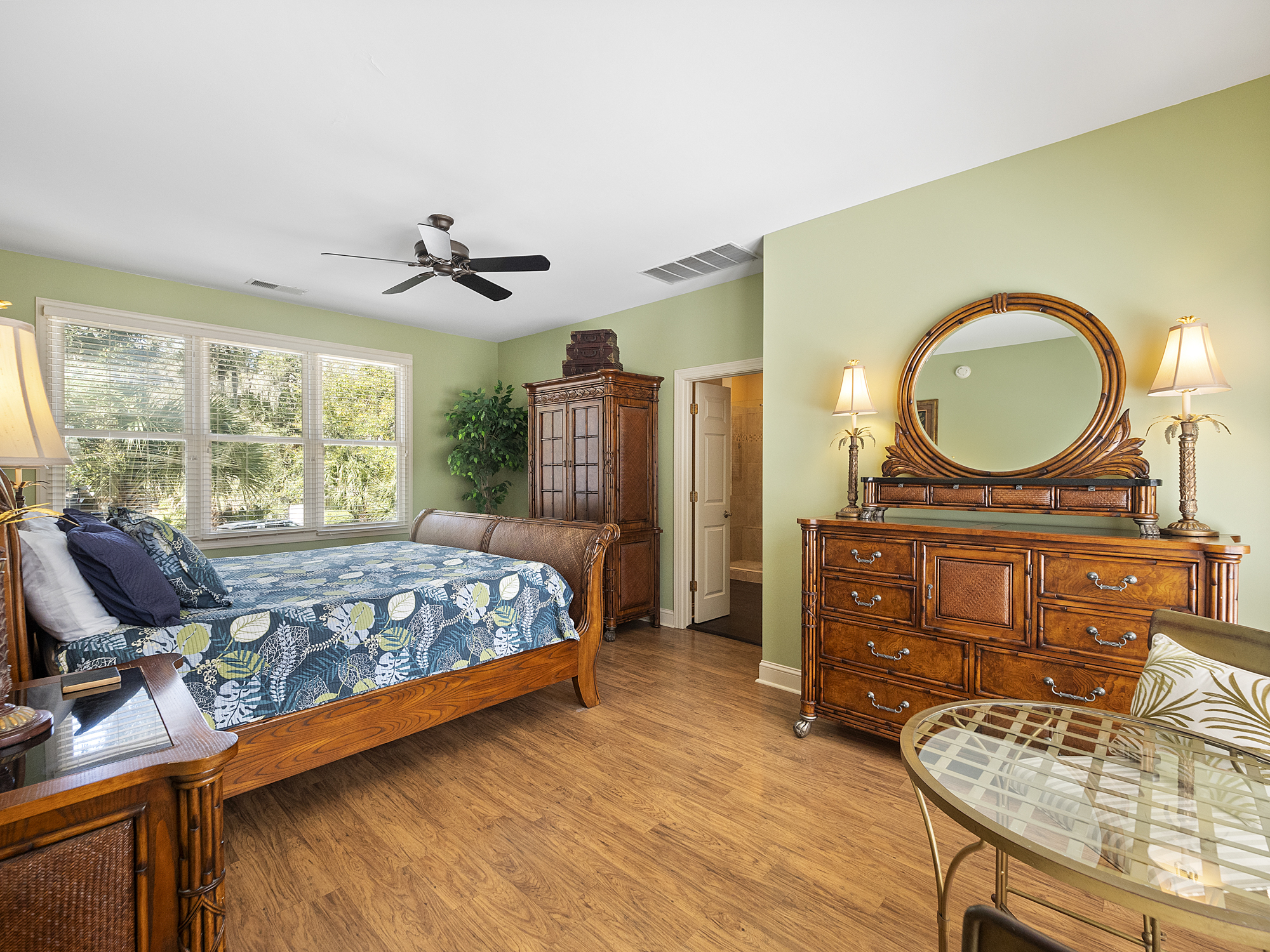 2nd Master Bedroom Mid Floor