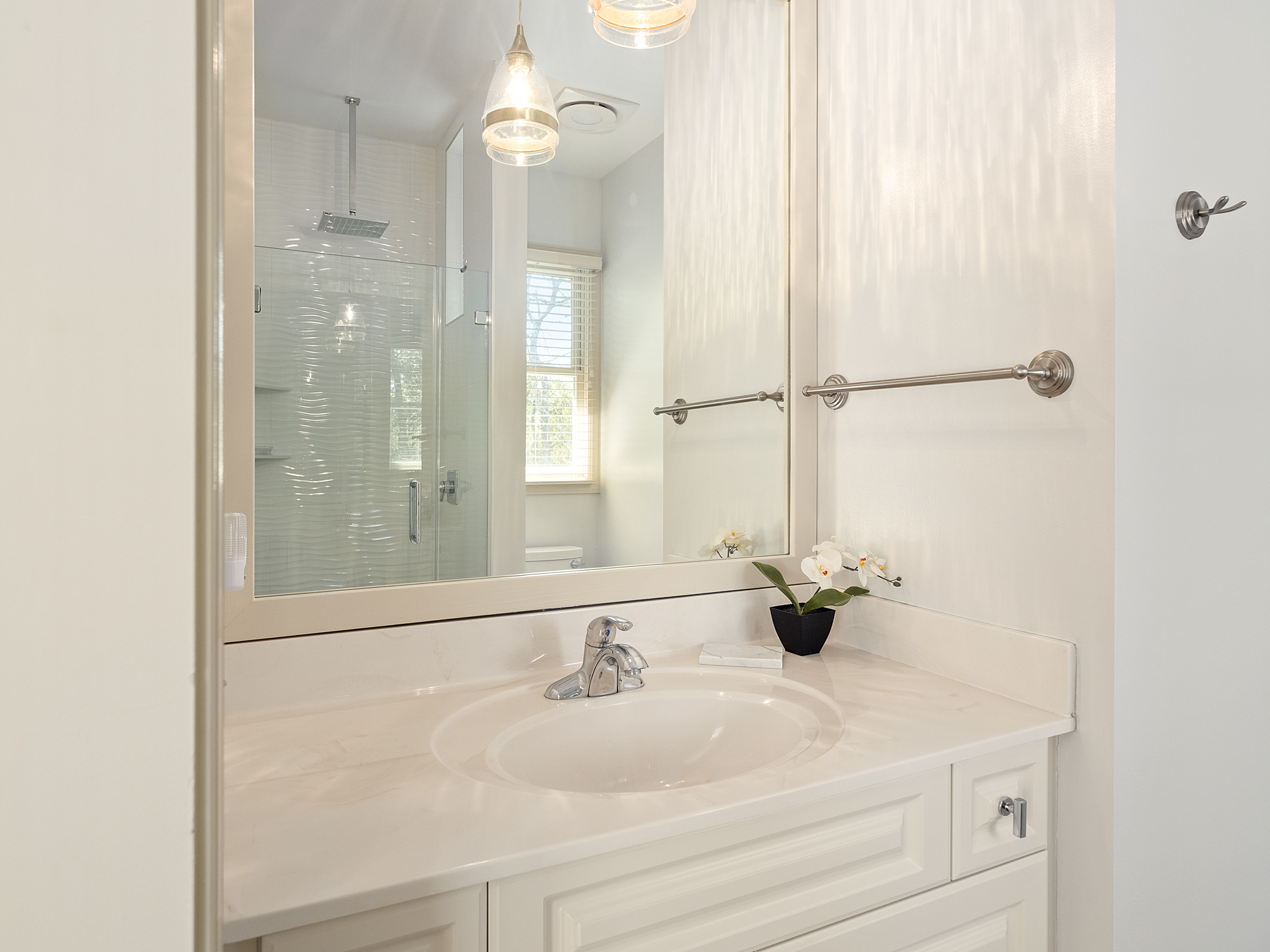 King Bathroom 2nd Floor