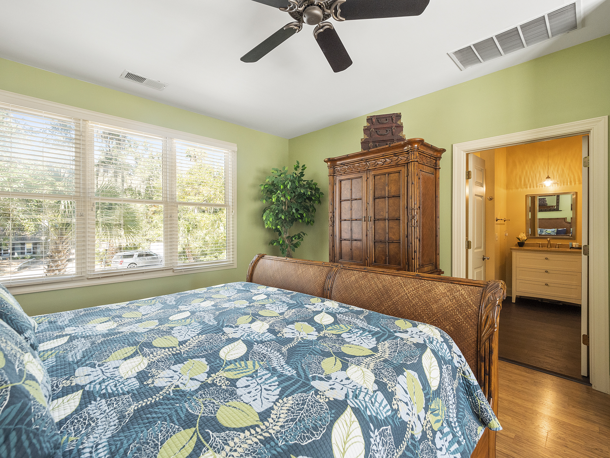 2nd Master Bedroom Mid Floor
