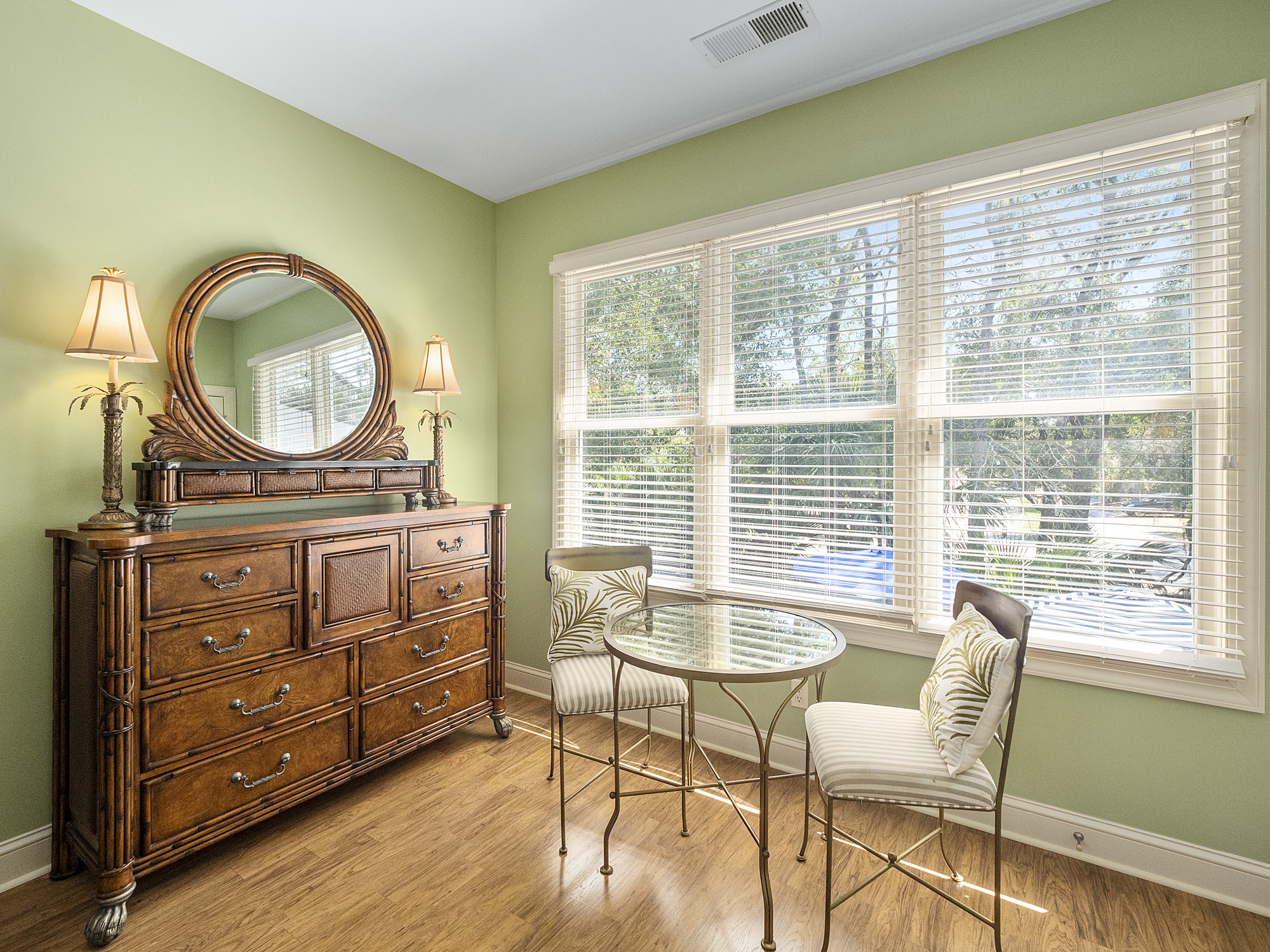 Master Bedroom Mid-Floor