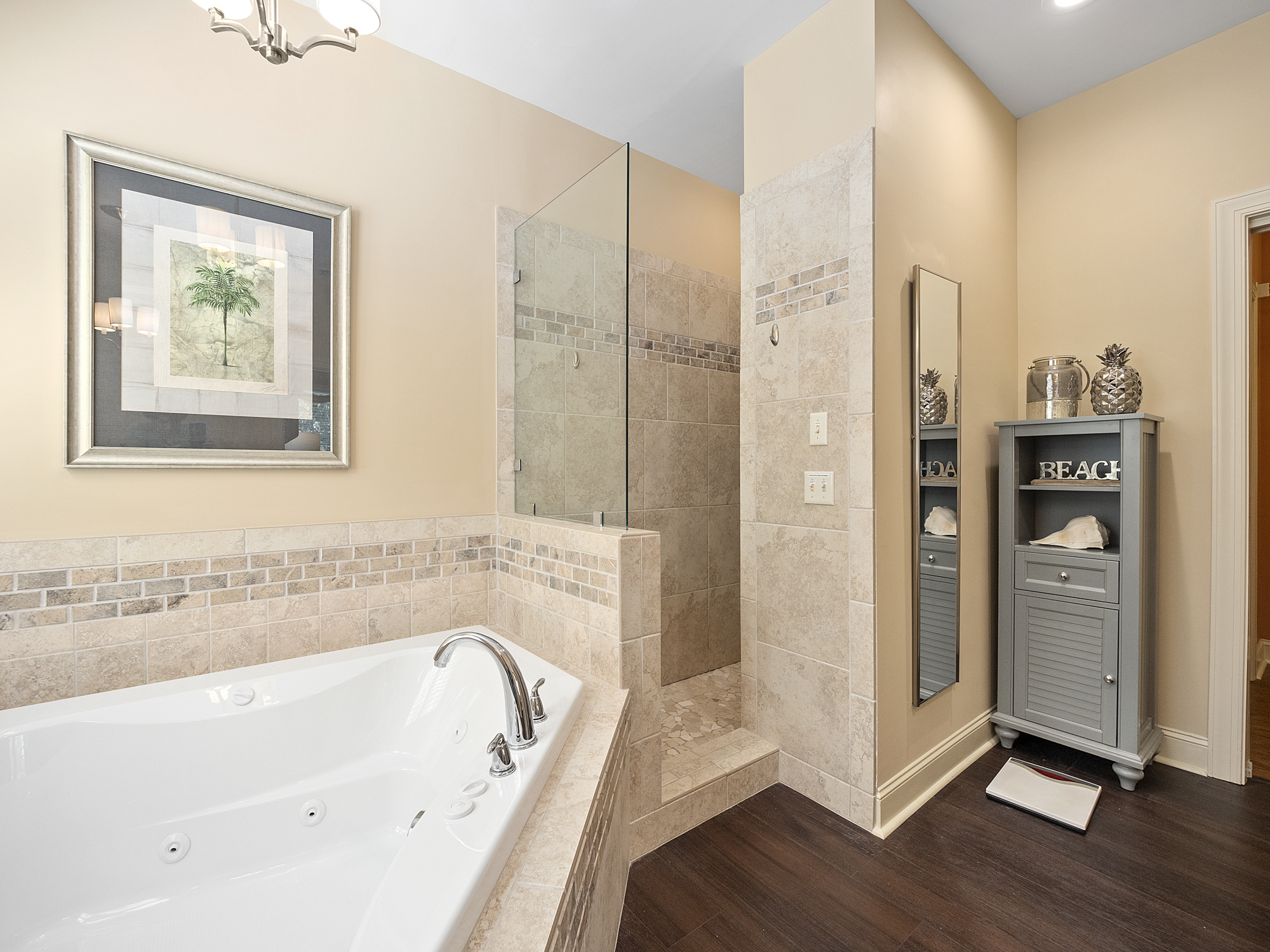 Master Bathroom 1st Floor