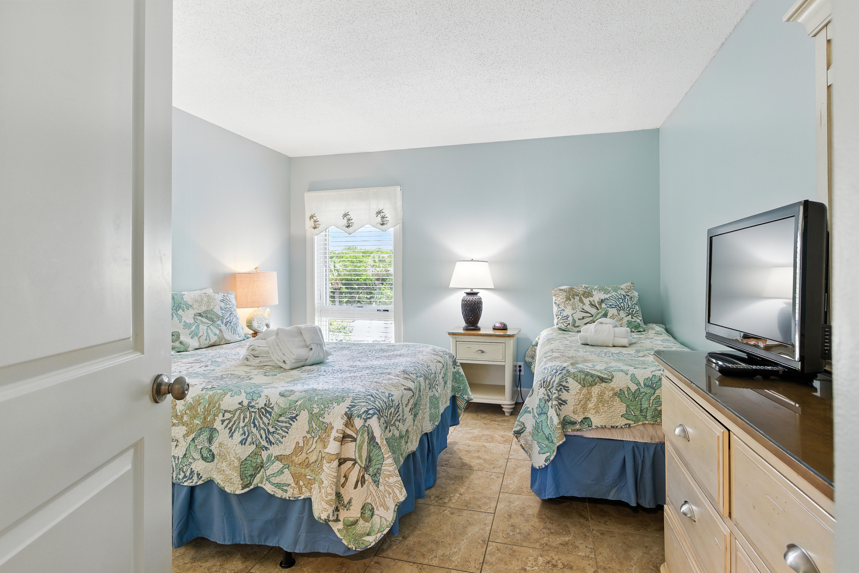 Bedroom 2 with Queen & Twin bed and Flat Screen TV