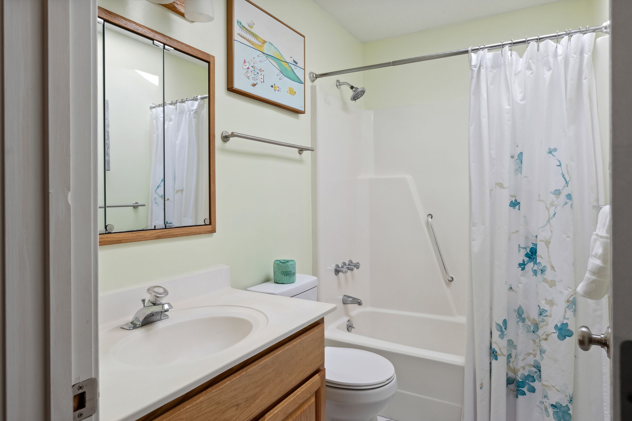 Bathroom 2 with Shower/Tub Combo