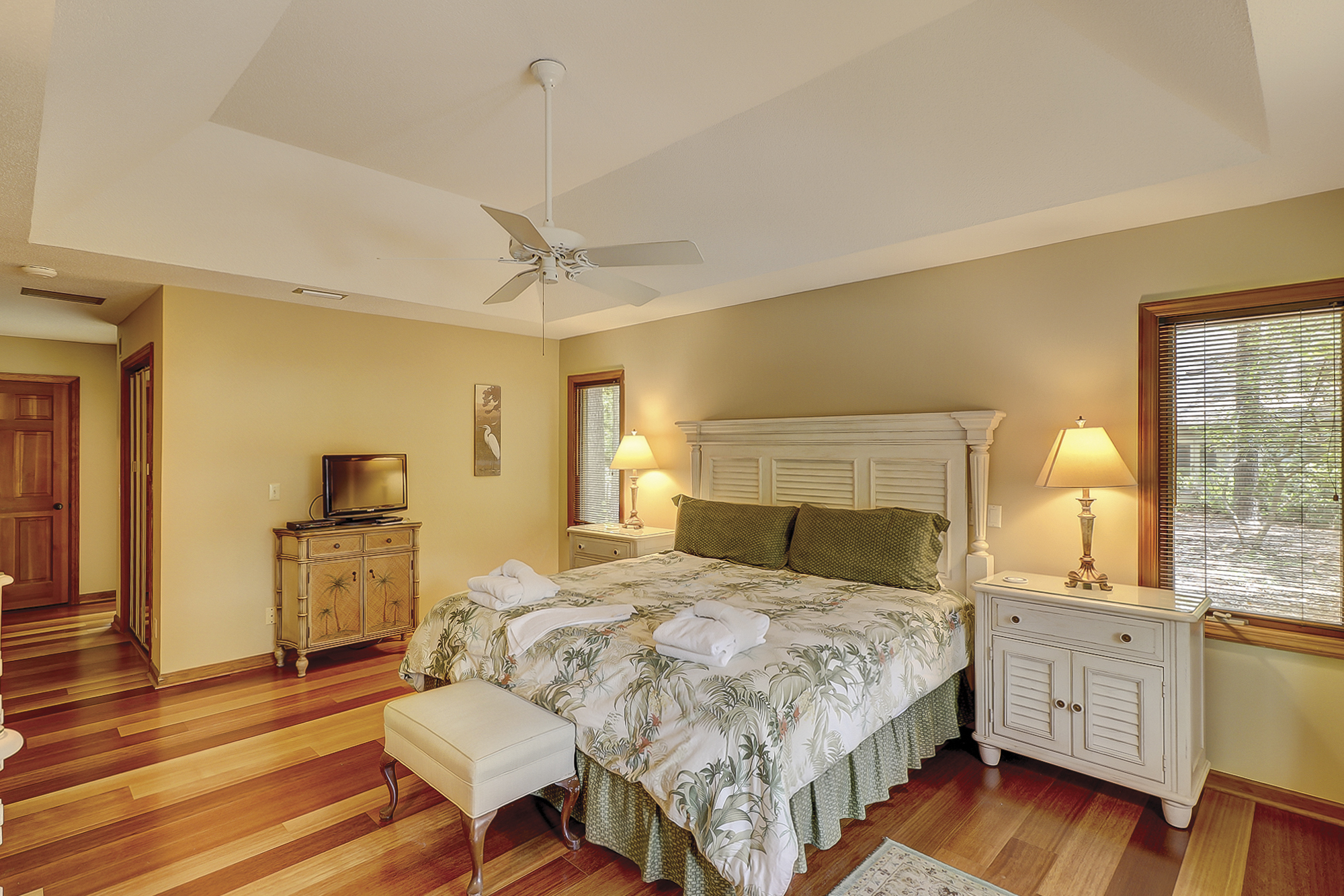 Master Bedroom with King bed, Flat Screen TV & Private Bath