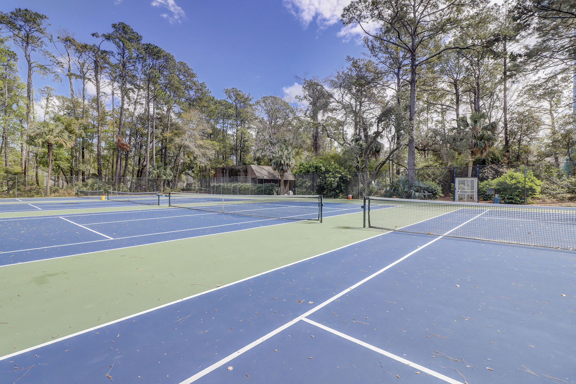 4 FREE Tennis Courts on Site!