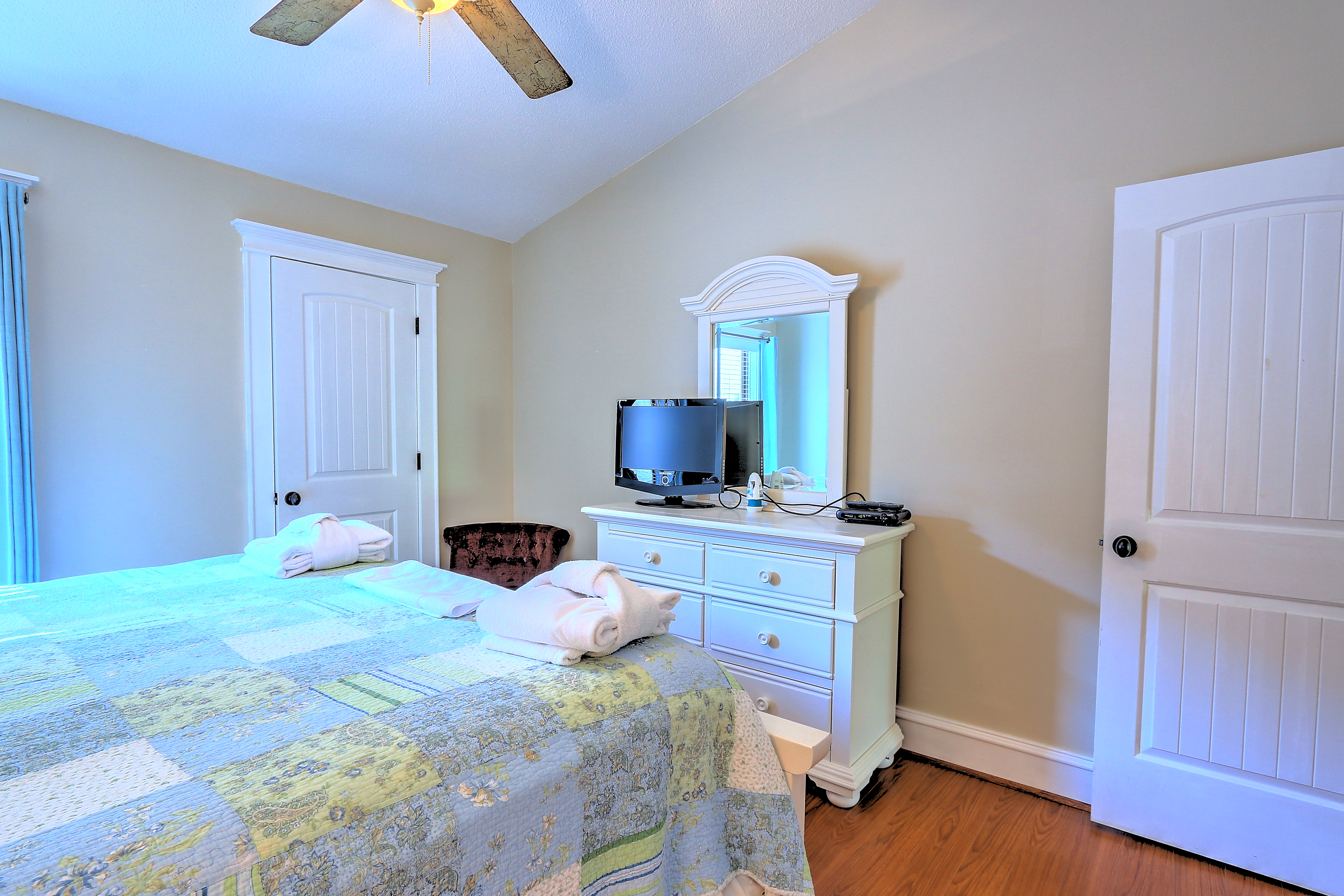 Bedroom 2 with King bed, Flat Screen TV & Private Bath
