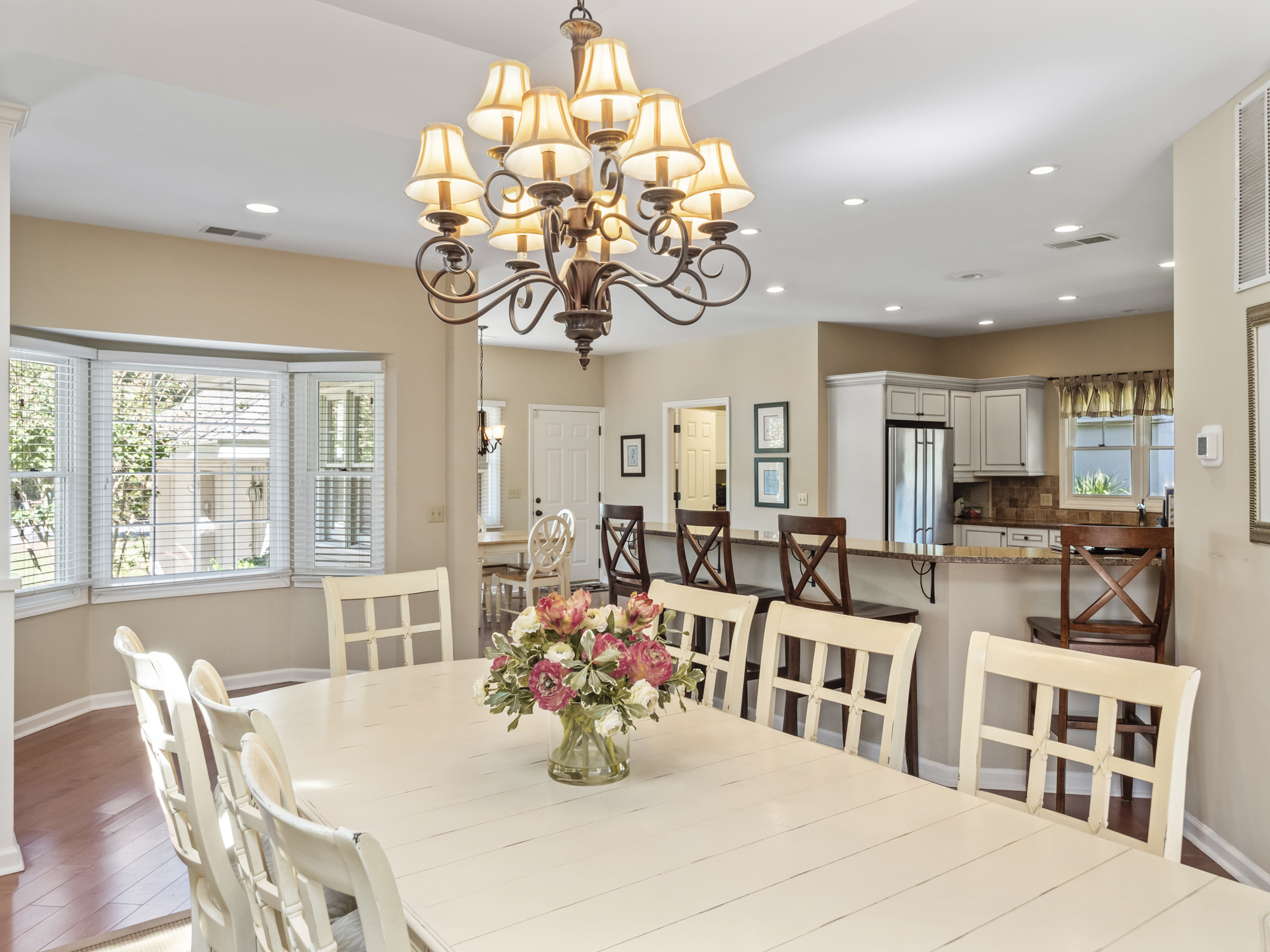 70 Full Sweep- Dining Area