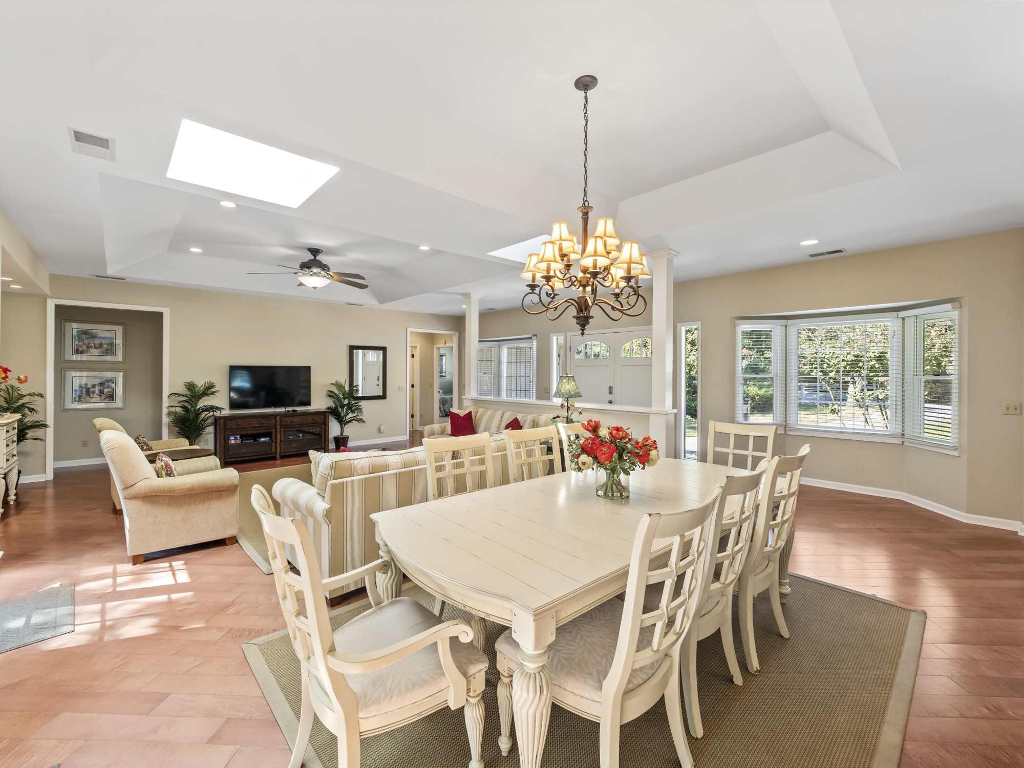 70 Full Sweep - Dining Area