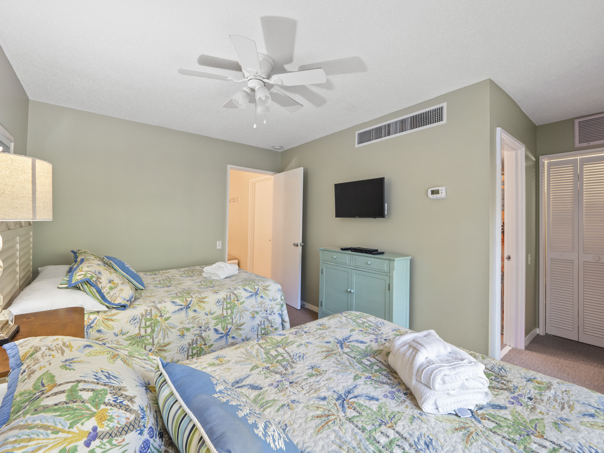 3rd Bedroom w/ 2 Fulls, Private Bath, and Flat Screen TV