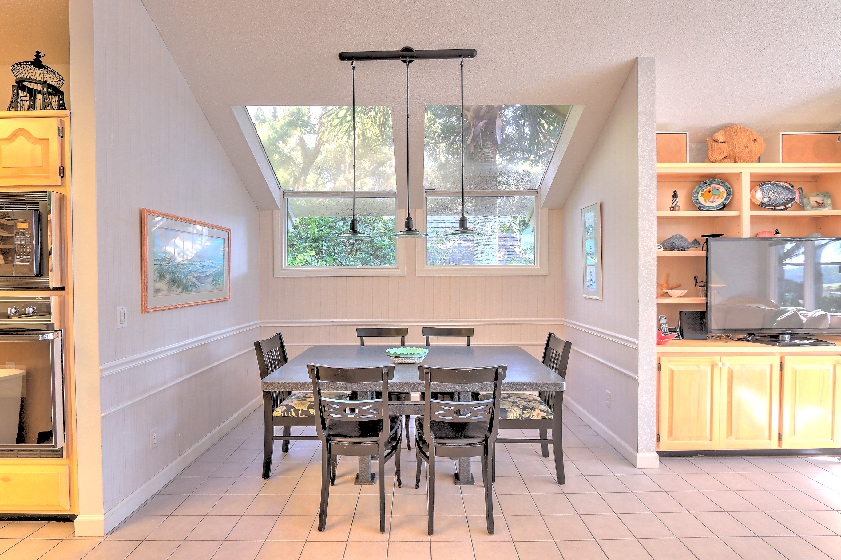 Breakfast Area - seats 6