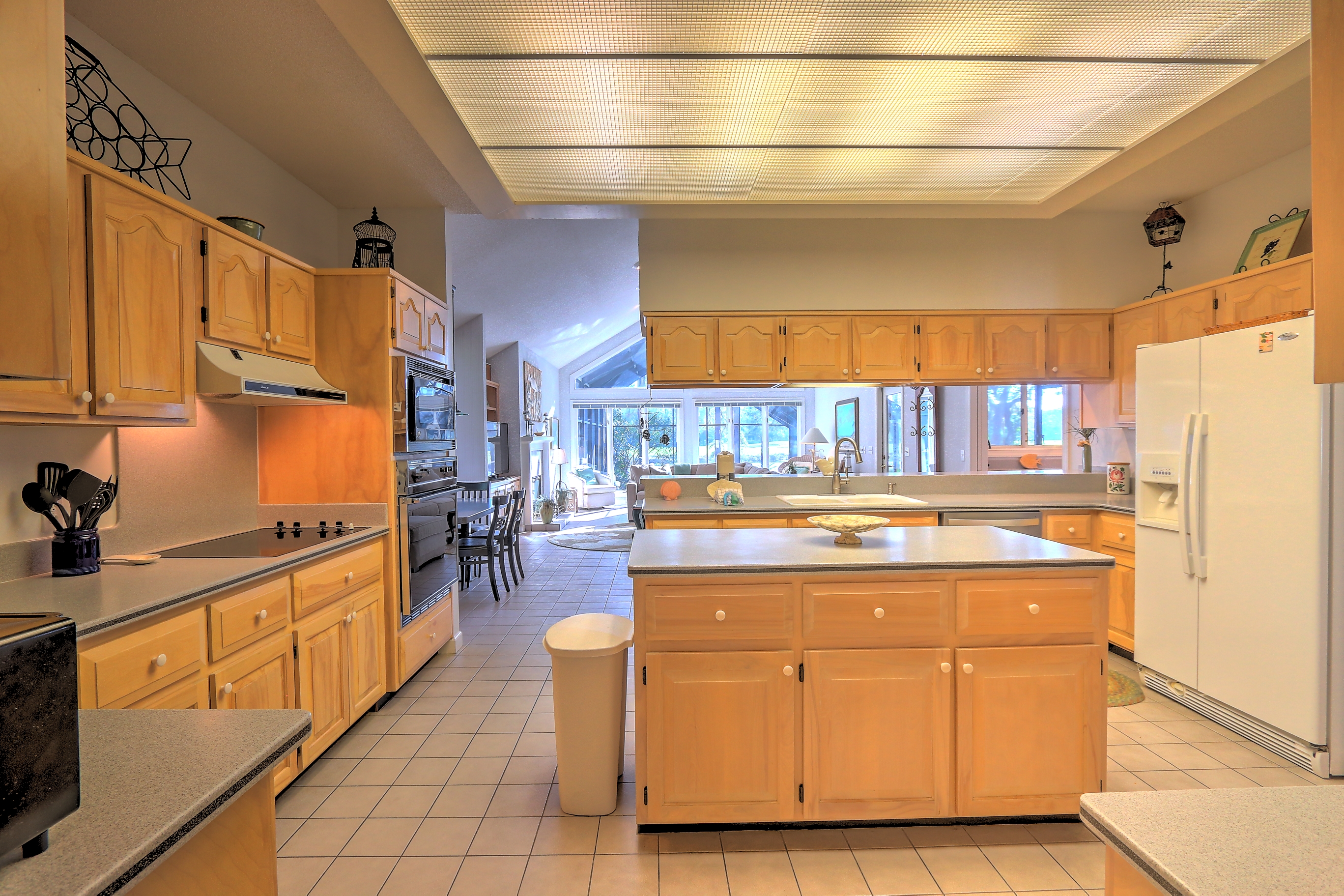 Full Kitchen with Island