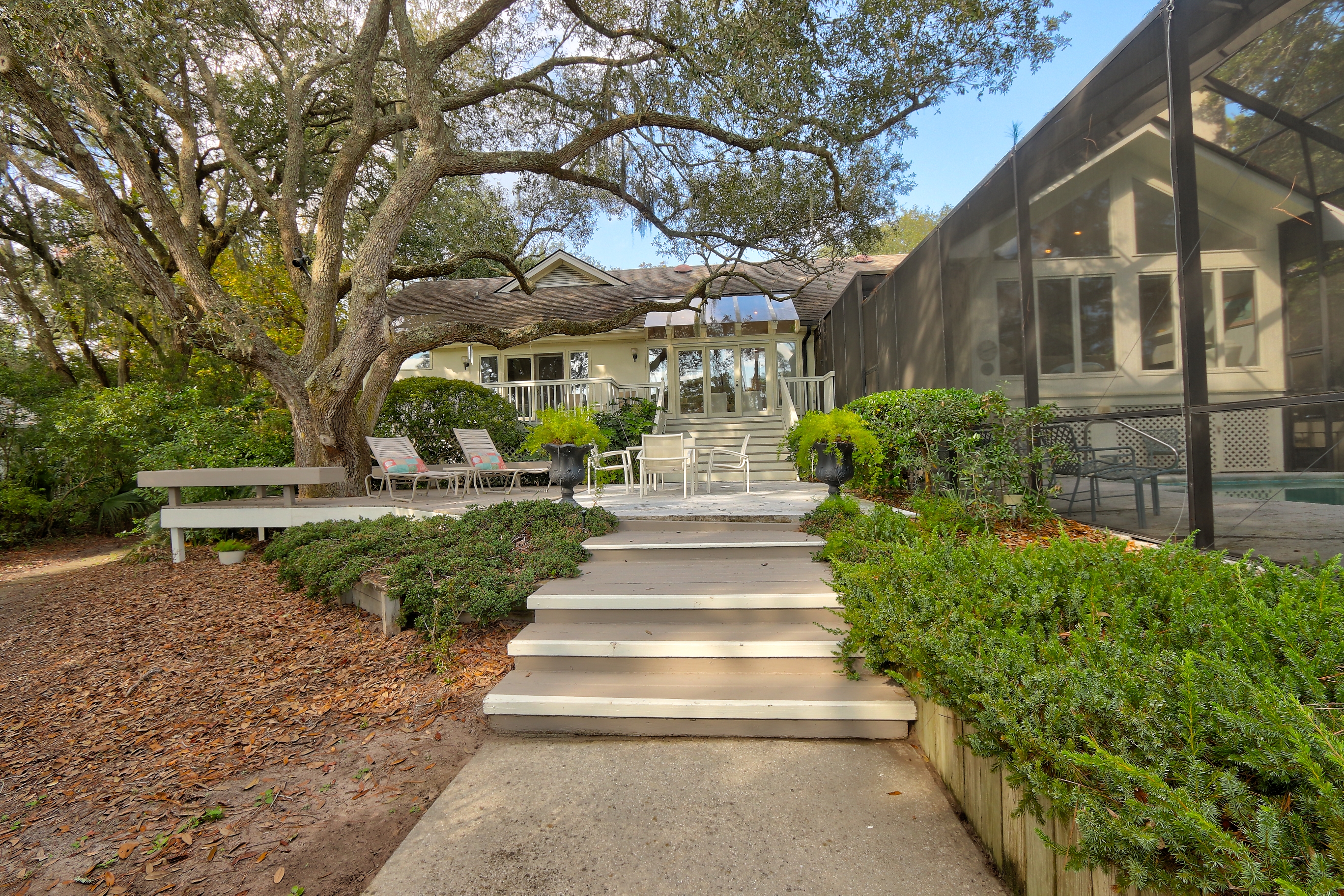 Spacious back deck