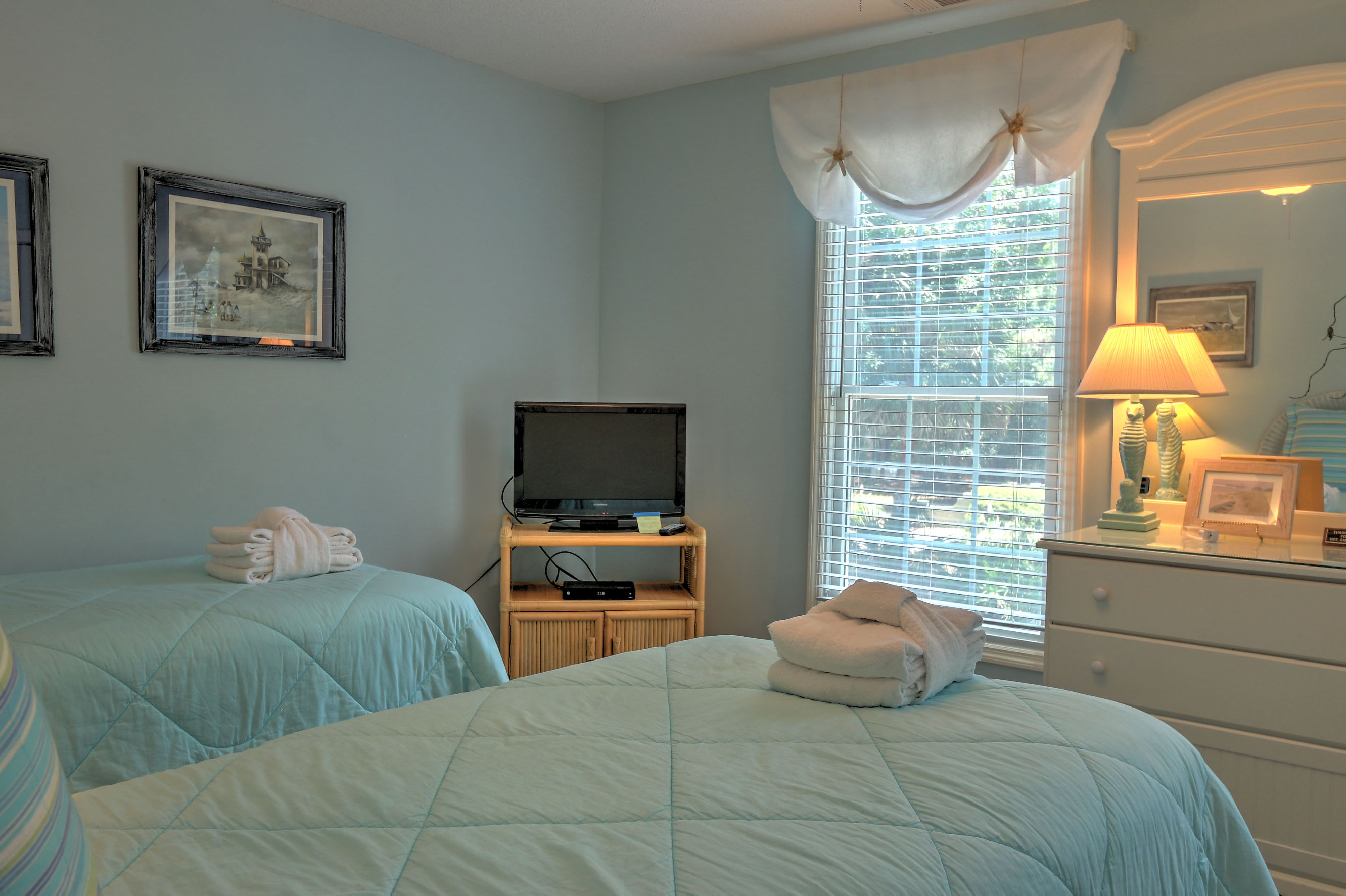 2nd Bedroom with Two Twins, Flat Screen TV, and Hall Bath
