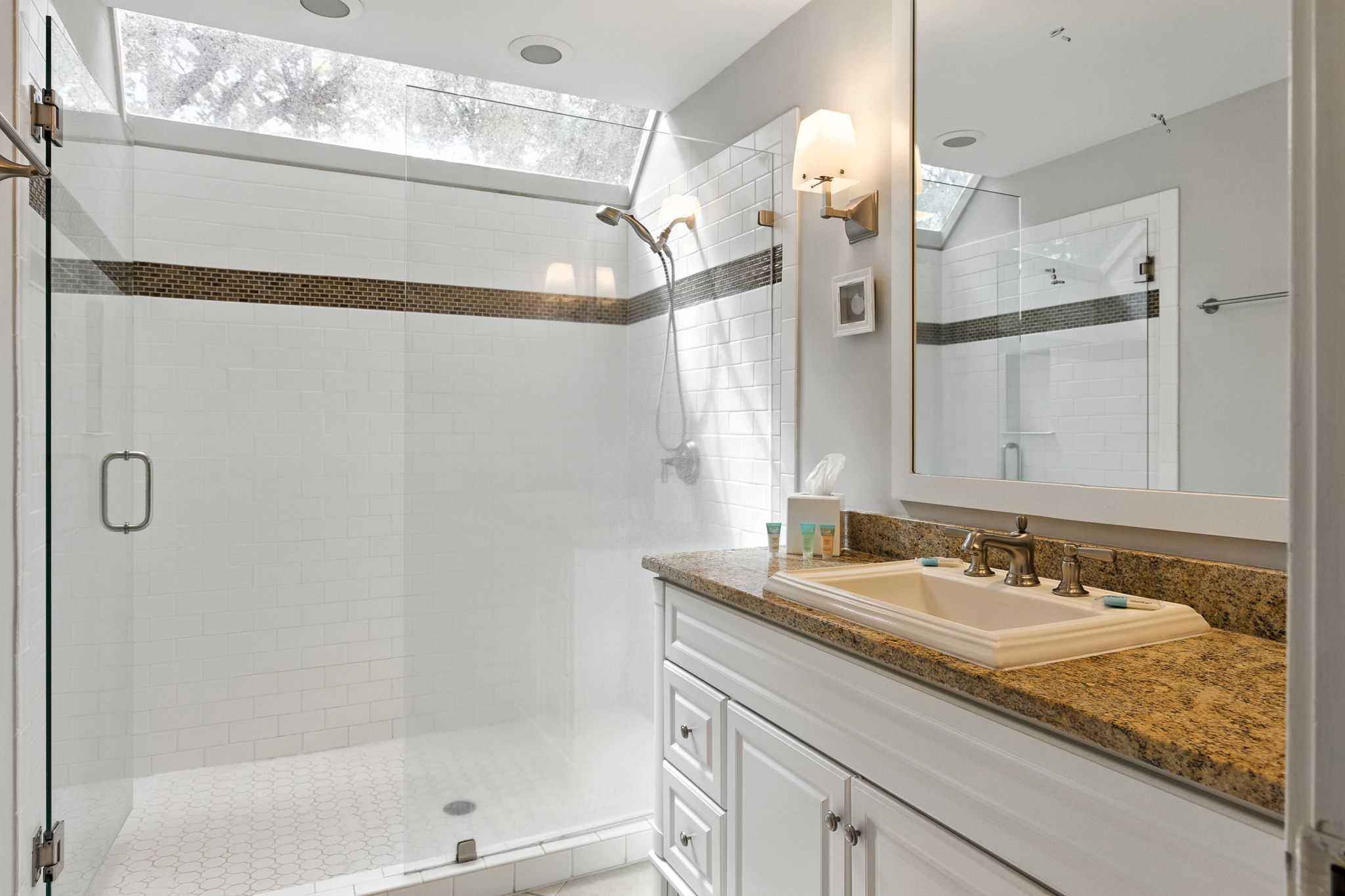 Lighthouse Tennis #2400 Bathroom