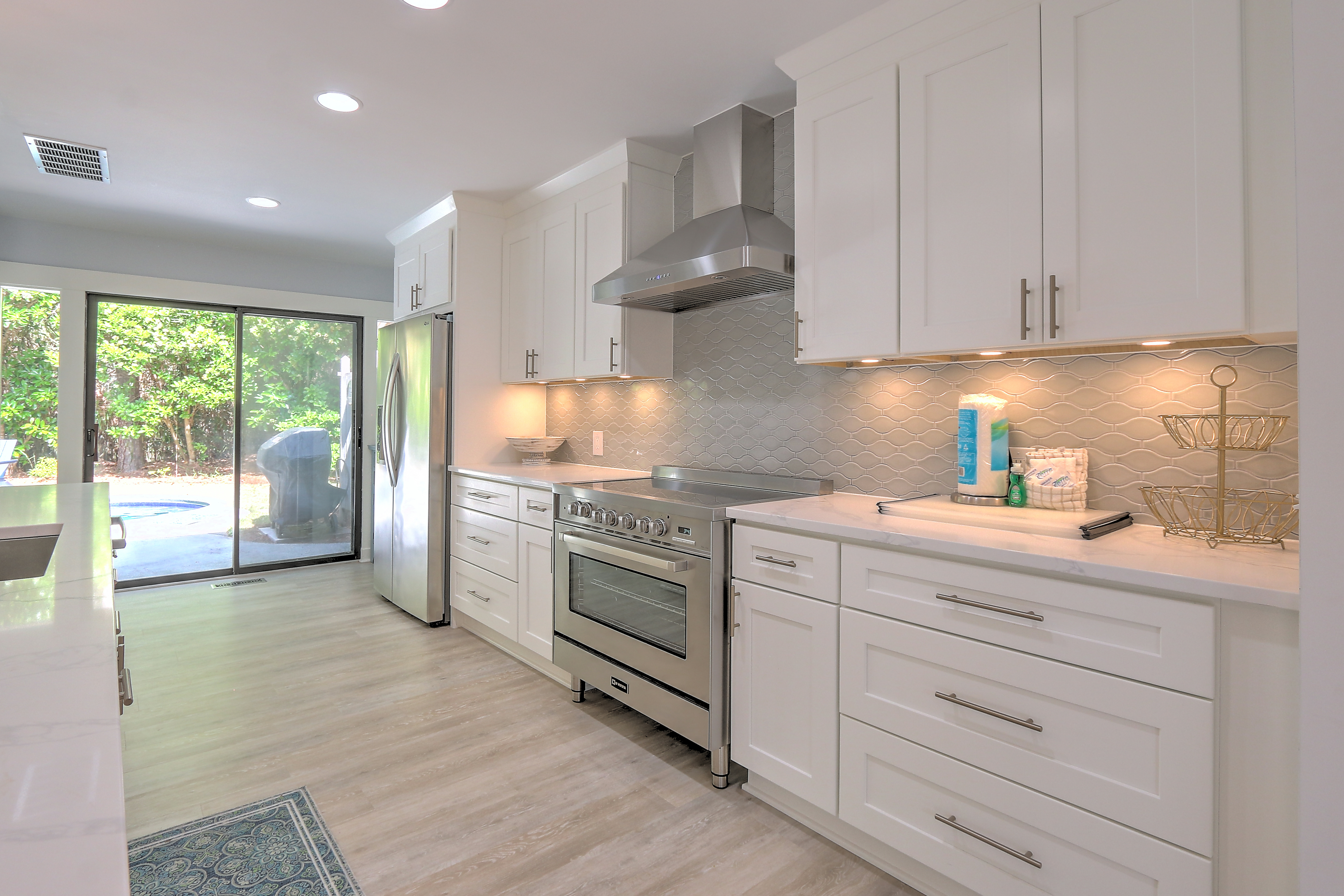 Full Kitchen with Island