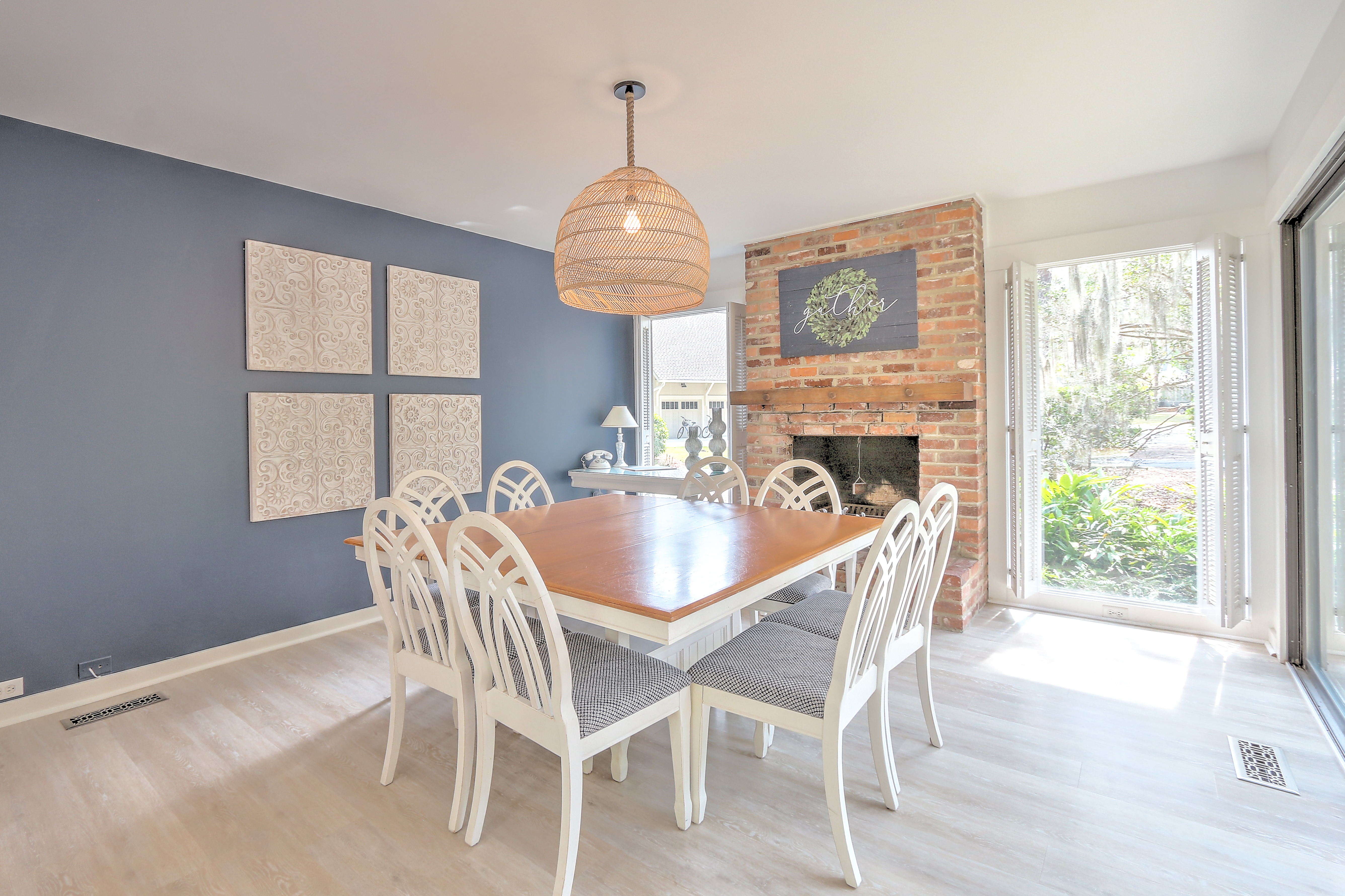 Dining Room (Seats 8)