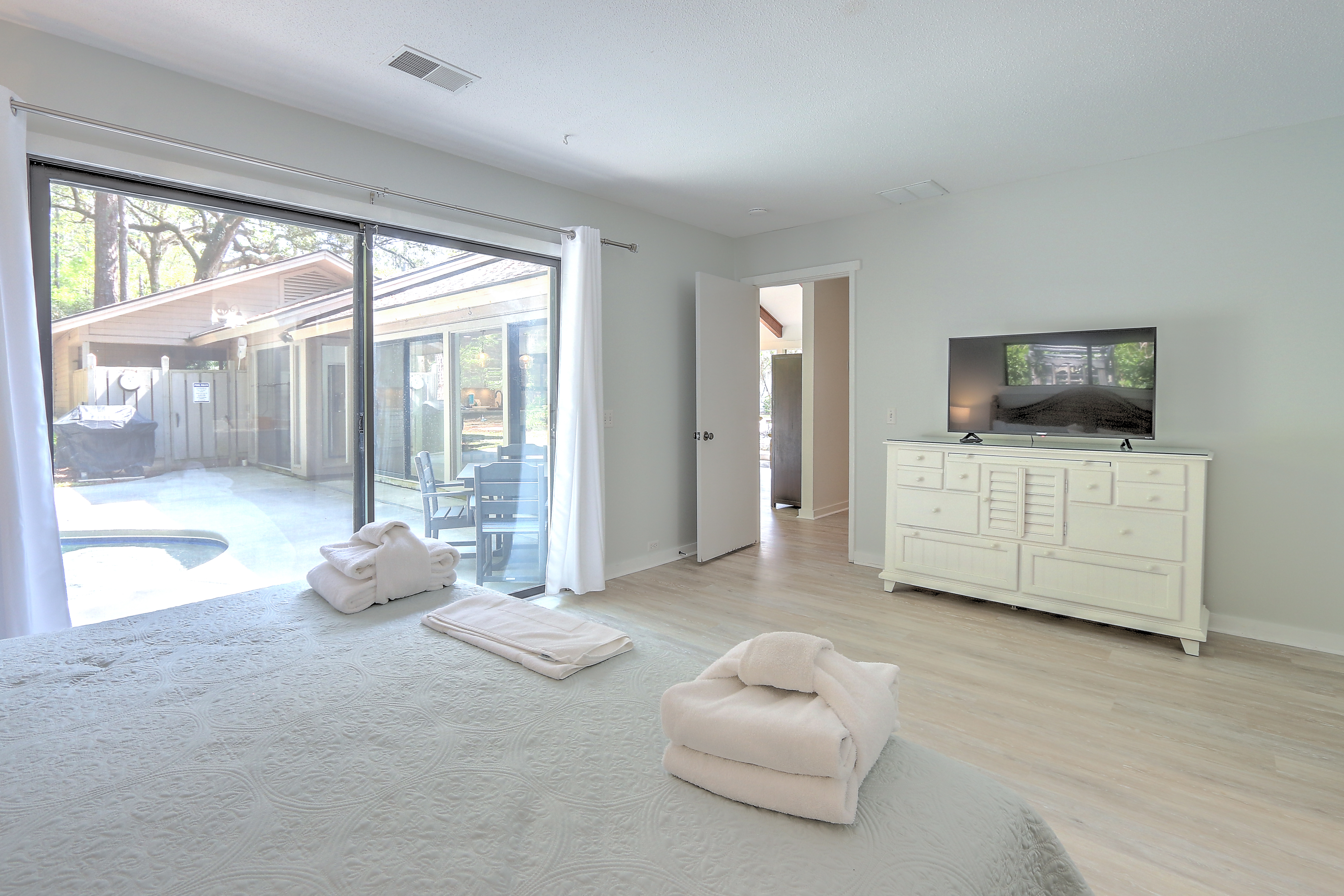 Master Bedroom with King Bed, Flat Screen TV, Private Bathroom a
