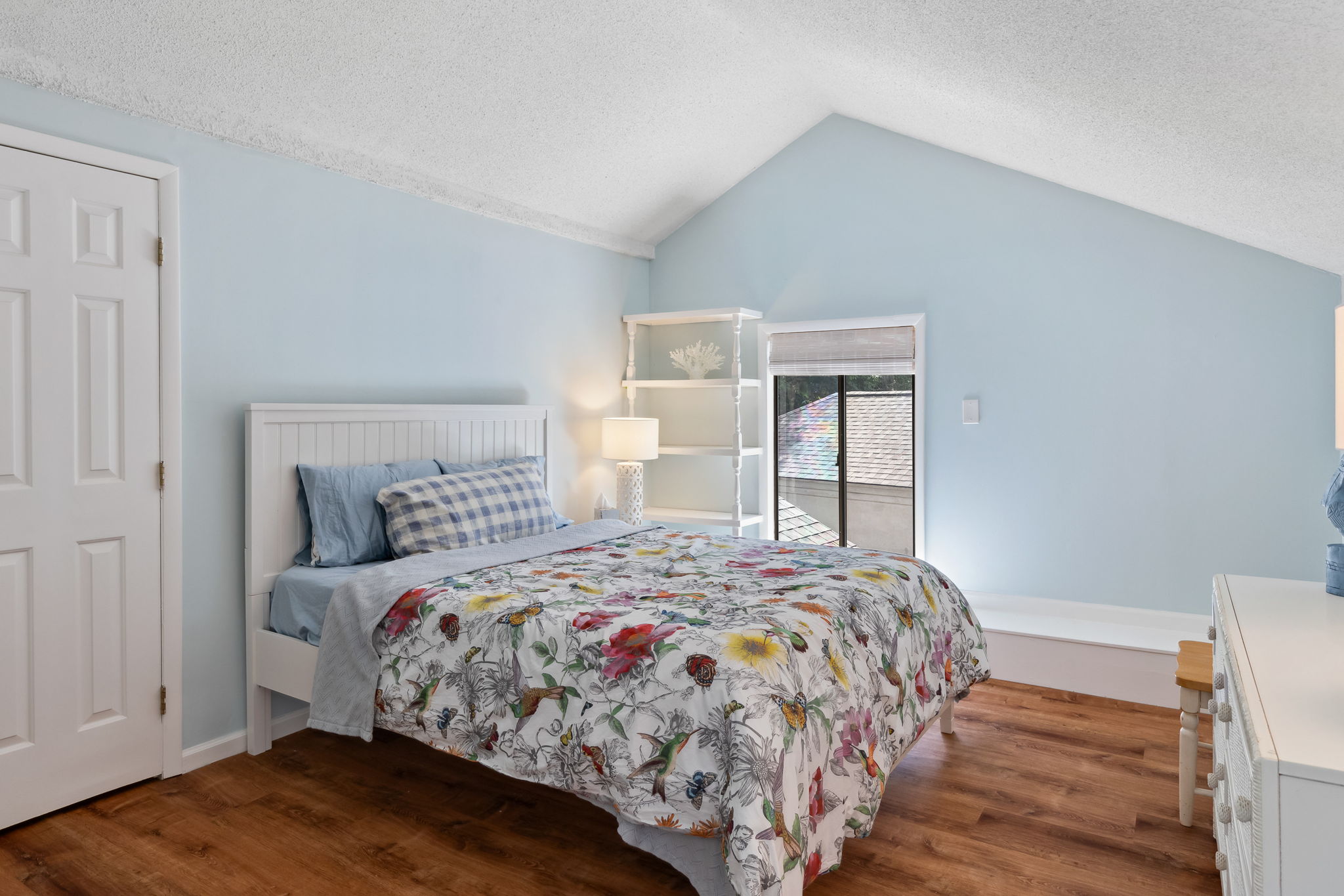 Bedroom 4 with Queen Bed