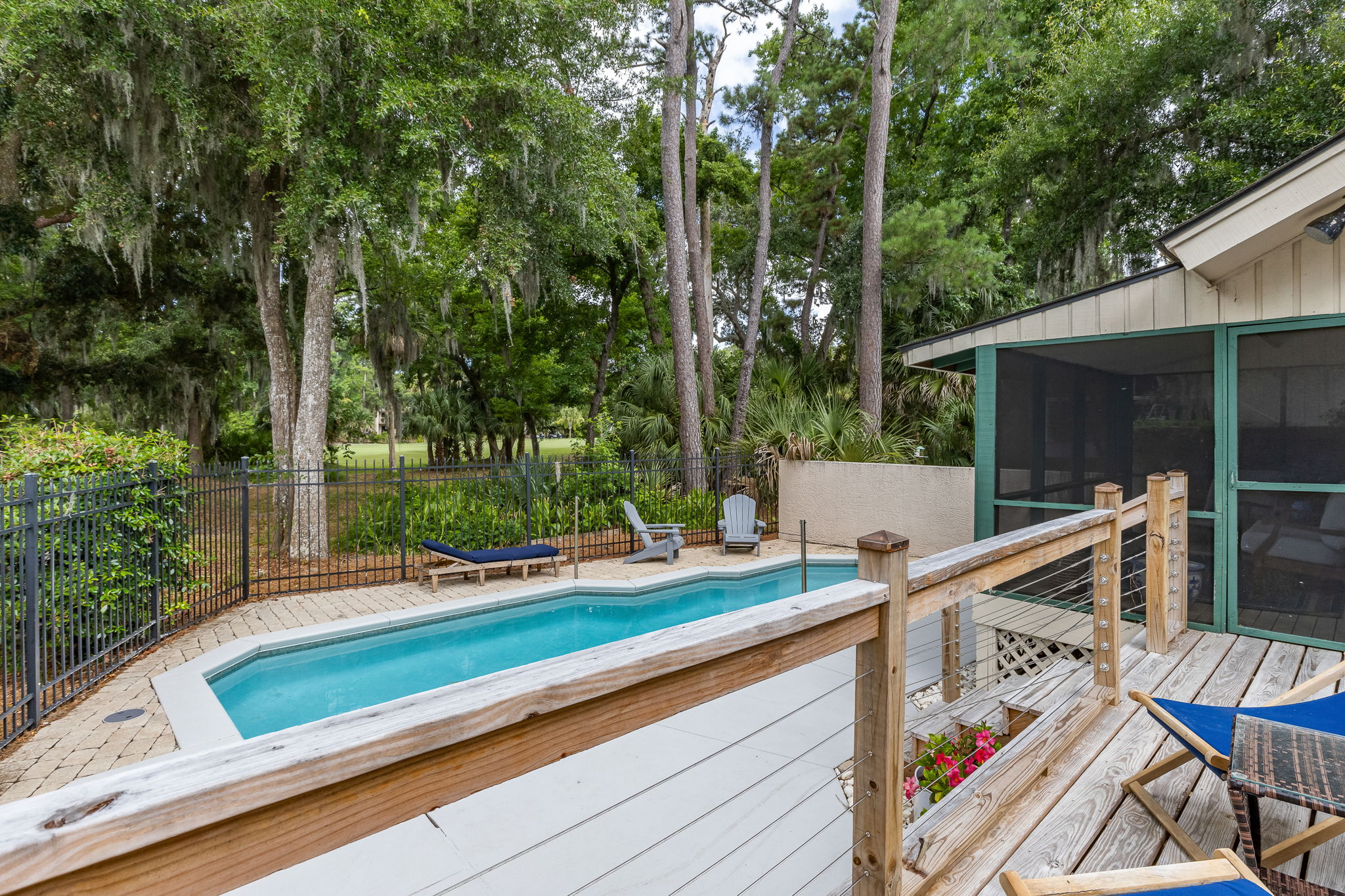 Private Back Deck & Pool