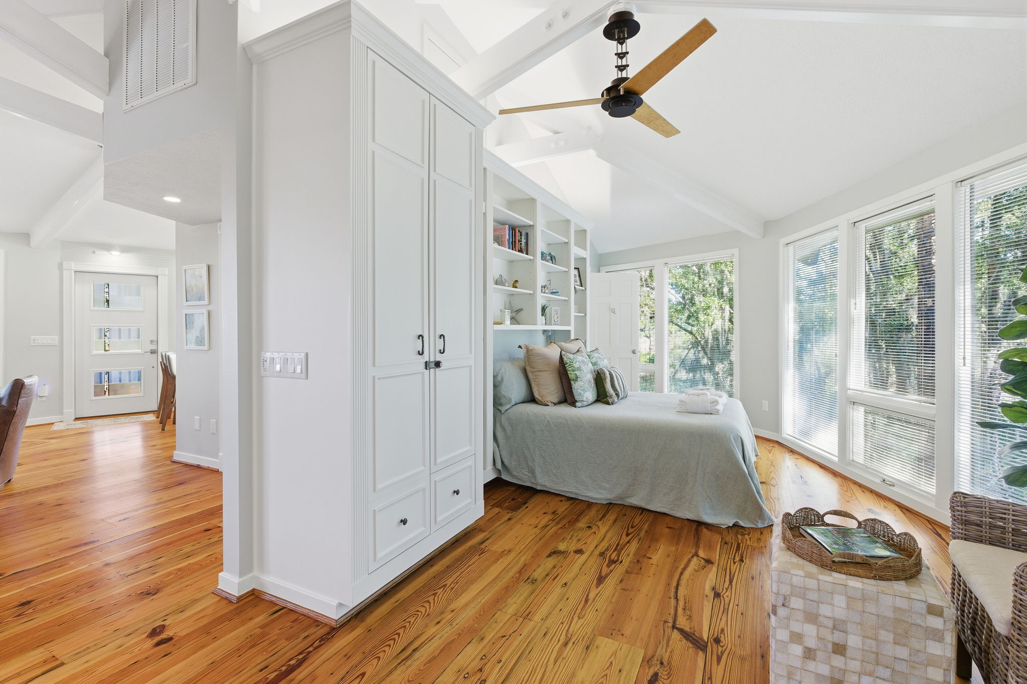 Master Bedroom with Queen Bed