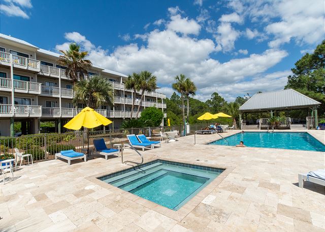 Cute & Cozy (Beachfront II 304)